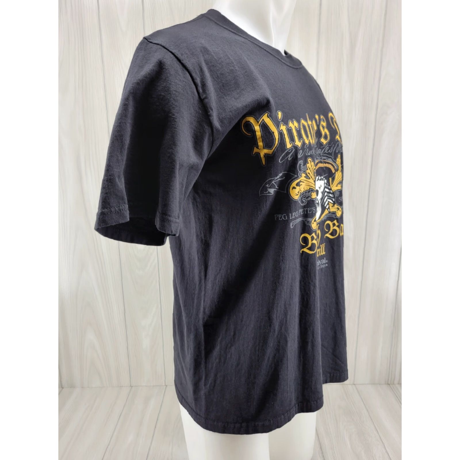 Vintage VINTAGE Carnival Pirates Den Beach Bar Carnival Cruise Black Short Sleeve T-Shirt L Men 90s Size US L / EU 52-54 / 3 - 5 Thumbnail