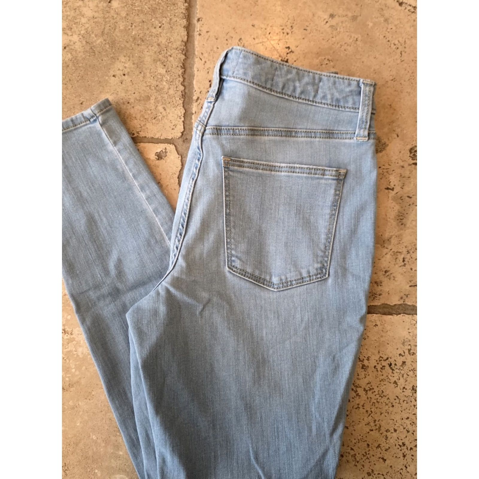 Vintage VINTAGE? No — Universal Thread Jeans Womens Size 6/28R High-Rise Skinny Light Denim Blue 5-Pocket Belt Loops Slim Womens Regular Jeans Size 25" / US 0 / IT 36 - 4 Thumbnail