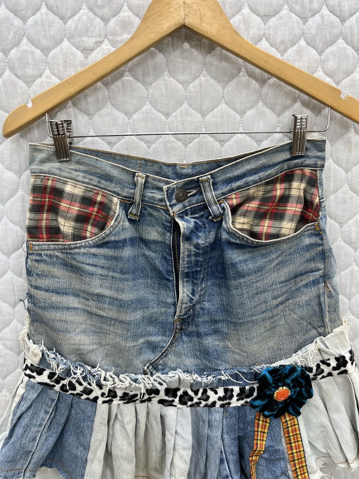 Levi's 🔥🔥🔥STEALS LEVIS CUSTOM SKIRTS Size 29" - 4 Thumbnail