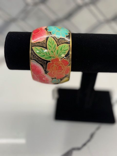Jewelry Floral Motif Gold Bangle Size ONE SIZE - 3 Thumbnail