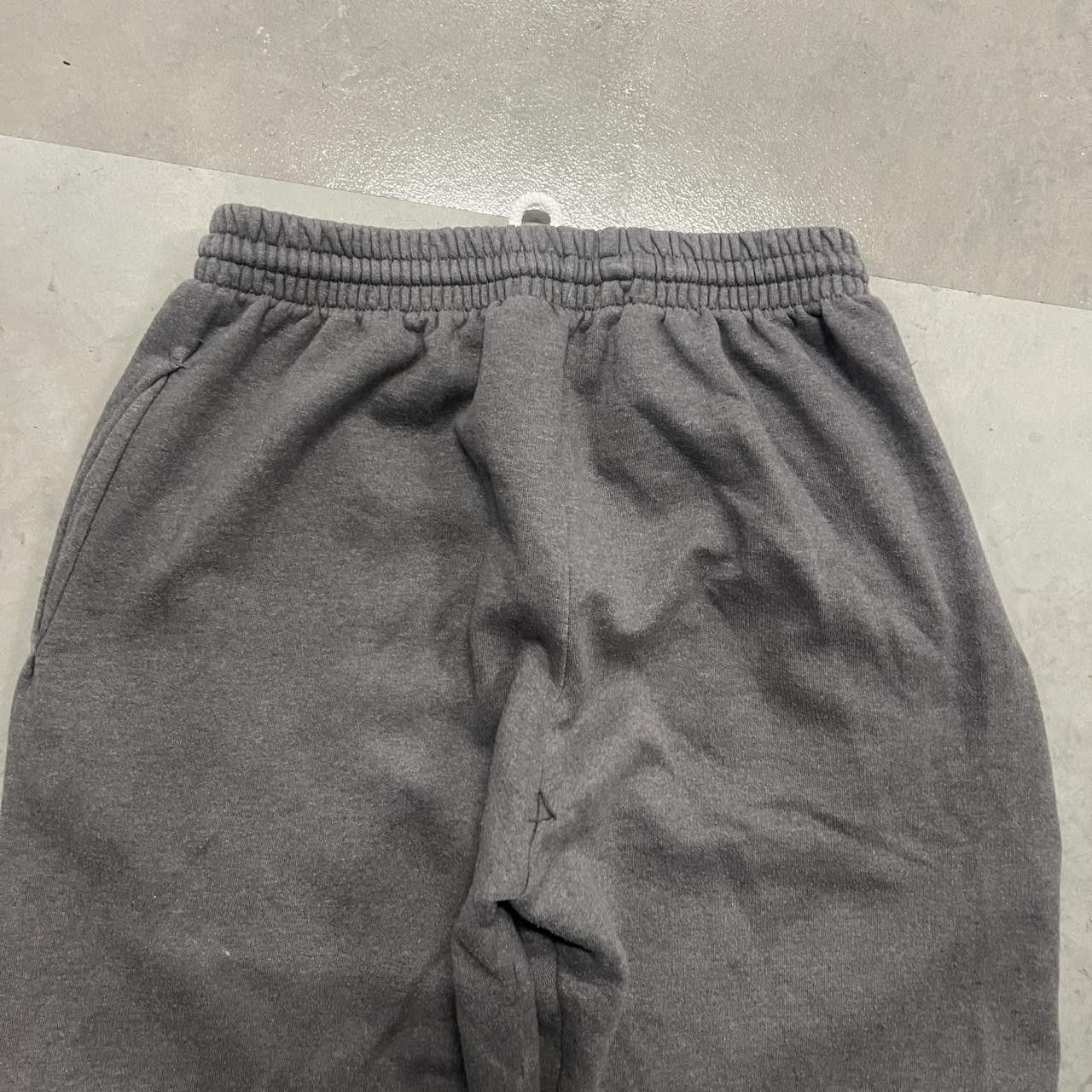 Vintage Vintage Y2K/2000s Grey Essential Loungewear sweatpants with pockets and adjustable waistband! Size US 30 / EU 46 - 6 Thumbnail