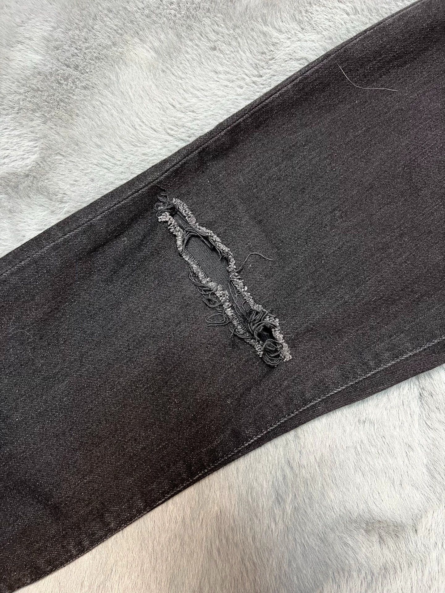 Saint Laurent Paris Authentic Saint Laurent black basic jeans with knee cuts Size US 32 / EU 48 - 6 Thumbnail