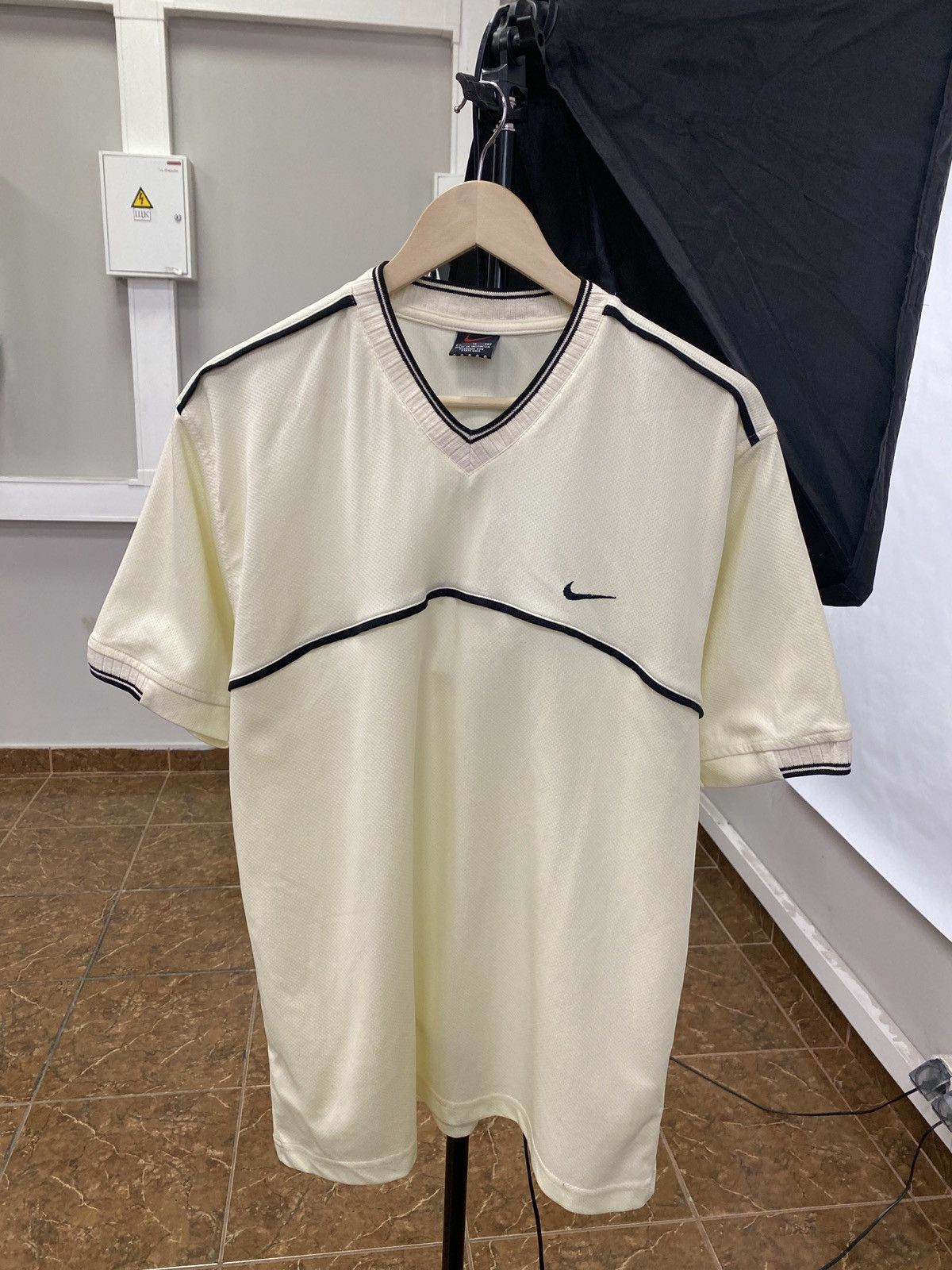 Nike 🇺🇸 Vintage 90s Nike T-Shirt Rare Retro Hype Y2K Size US L / EU 52-54 / 3 - 1 Thumbnail