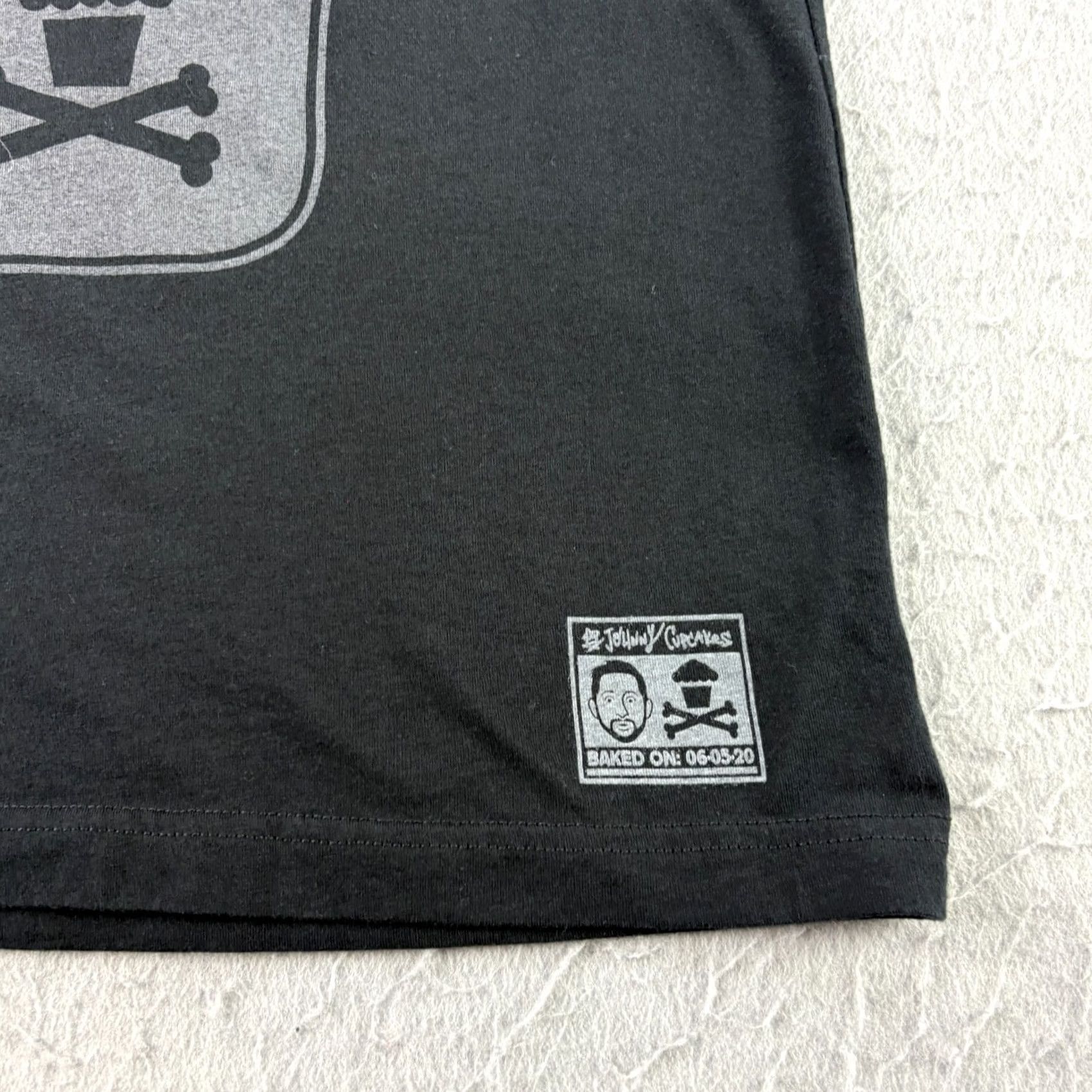Johnny Cupcakes Johnny Cupcakes Shirt Womens Small Black BLM Peace Graphic Crew Neck Adult Size S / US 4 / IT 40 - 2 Thumbnail