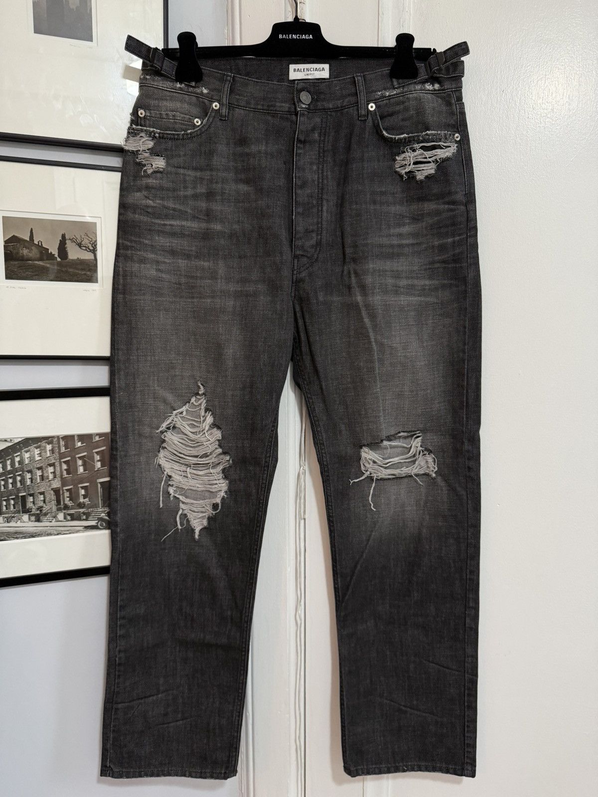 Destroyed Relaxed Fit Jean [M] fits 33-36