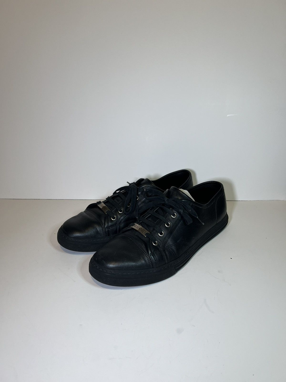 Gucci Gucci leather low top sneaker designer shoes Size US 9.5 / EU 42-43 - 1 Thumbnail