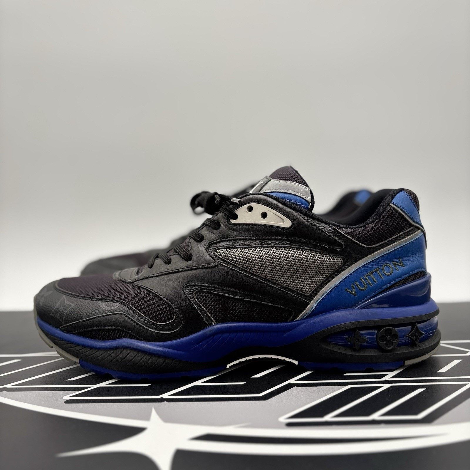 Louis Vuitton (10-10.5) Louis Vuitton Trail ' Monogram Blue '| SUPER CLEAN Size US 10 / EU 43 - 1 Thumbnail
