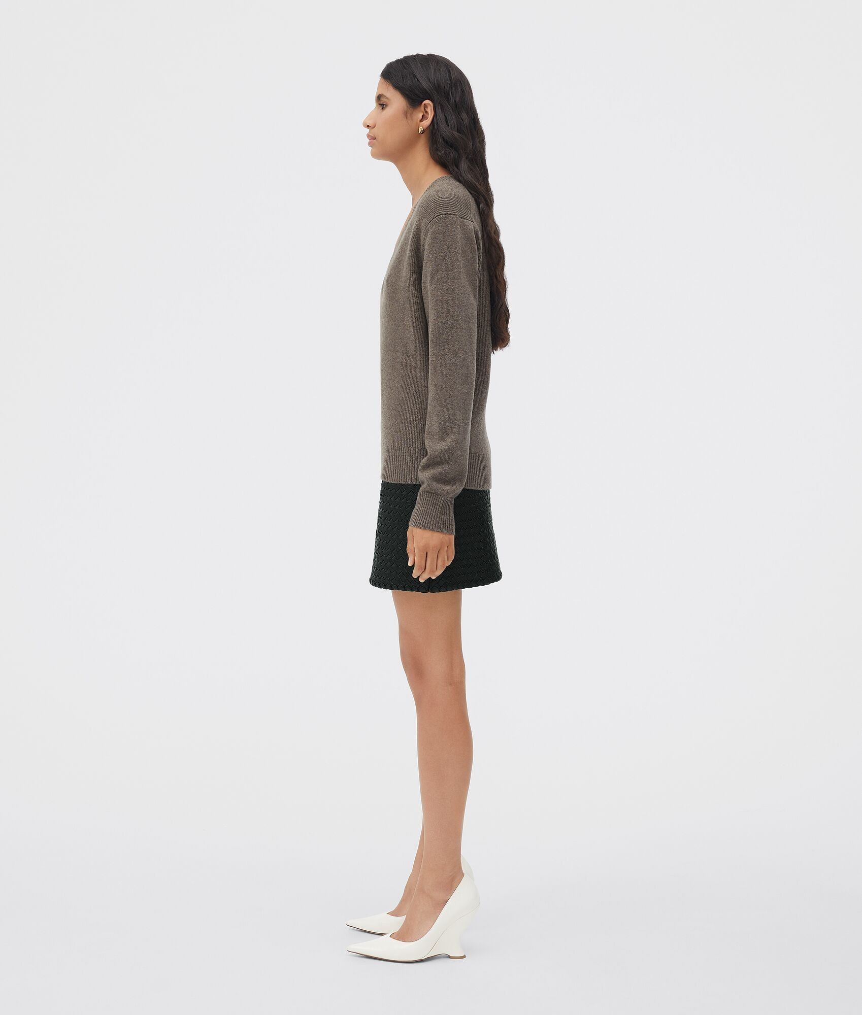 Bottega Veneta o1n1vont0325 Classic Compact Cashmere Sweater in Milkweed Size L / US 10 / IT 46 - 2 Thumbnail