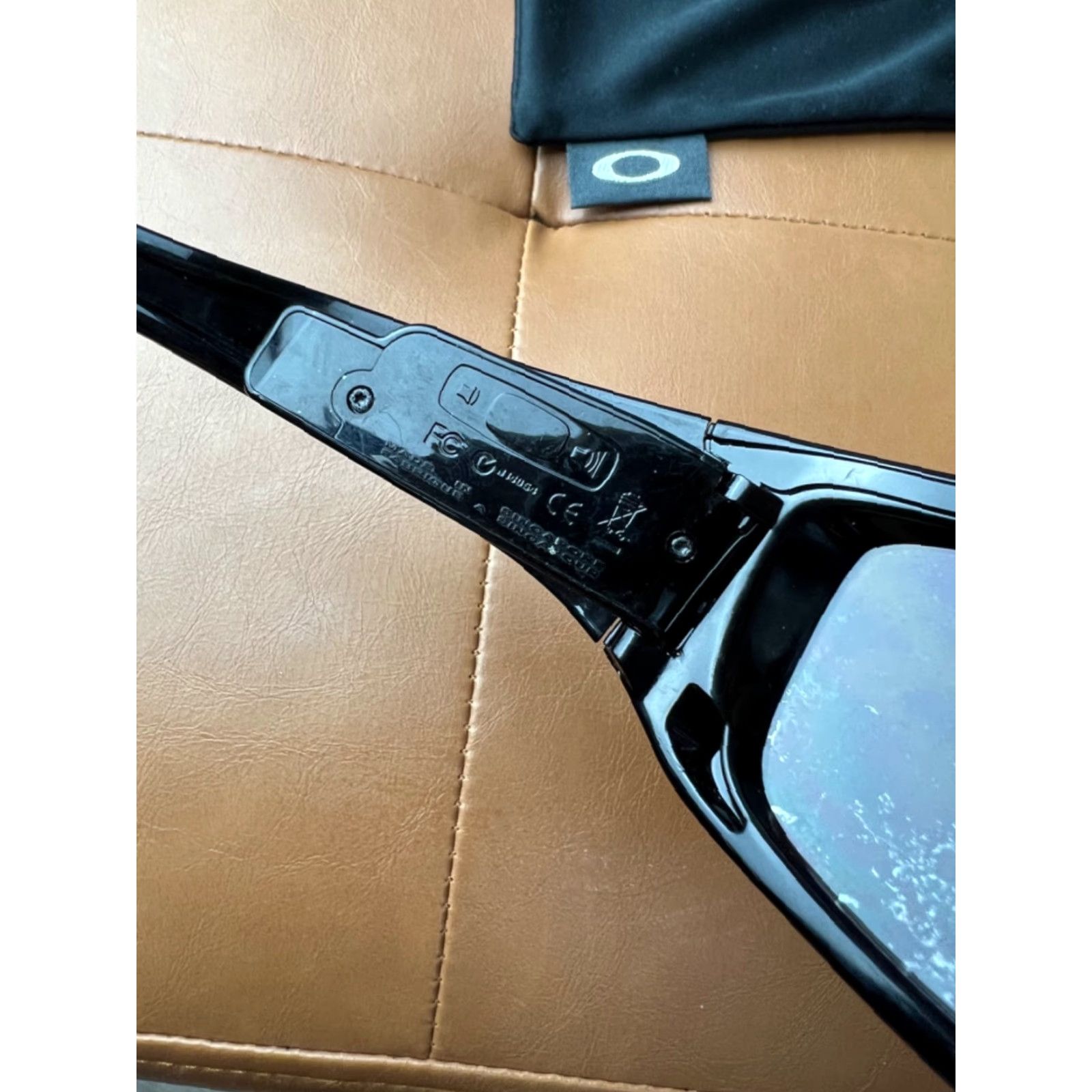 Oakley VINTAGE Oakley Sunglasses Unisex Adults 1GB Thump 200-2010 Black Black NEED LENSES Size ONE SIZE - 4 Thumbnail