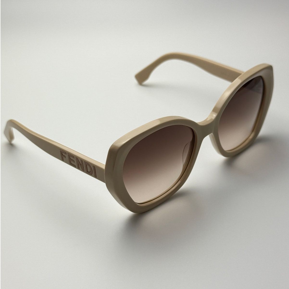 Fendi New Fendi Sunglasses FE40112I 57F Shiny Beige/Brown Gradient Size ONE SIZE - 7 Thumbnail