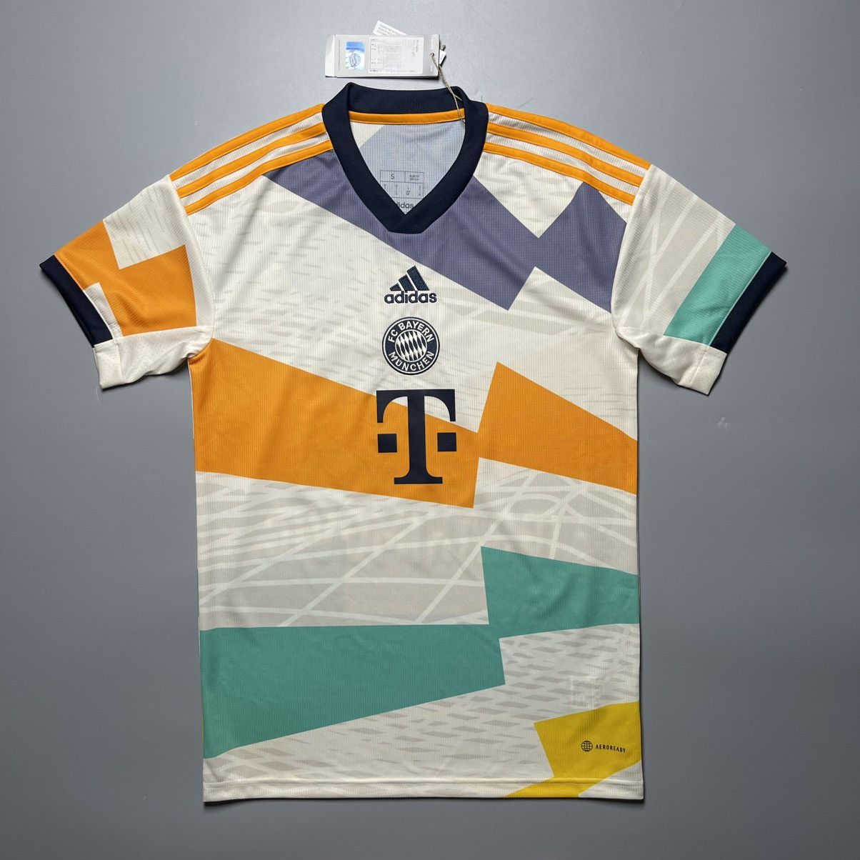 Vintage BAYERN ADIDAS 2022/2023 SOCCER FOURTH JERSEY #12 IBRAHIMOVIC Size US S / EU 44-46 / 1 - 2 Thumbnail
