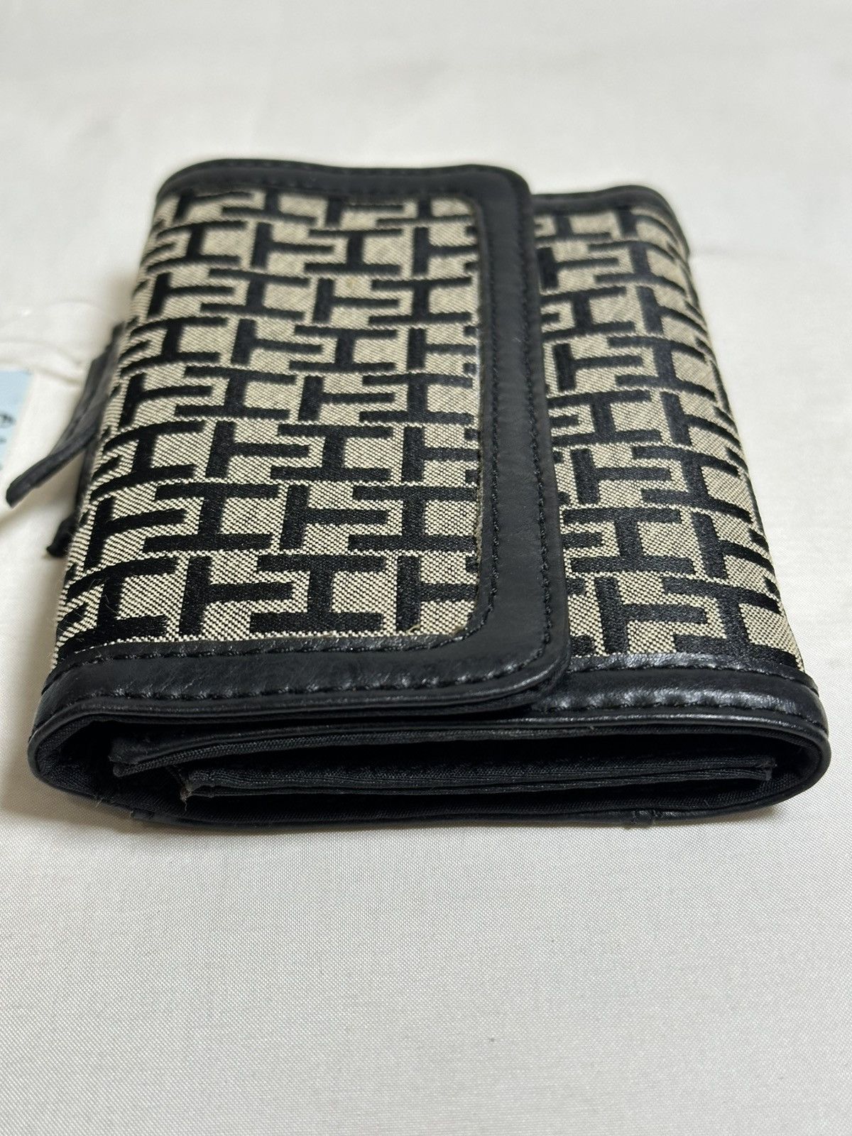 Tommy Hilfiger Tommy Hilfiger monogram canvas wallet. Size ONE SIZE - 4 Thumbnail