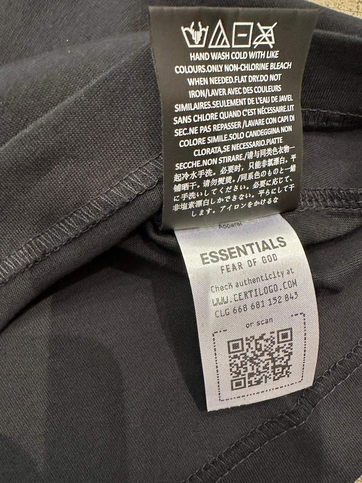 Essentials ESSENTIALS - Classic Fit T-Shirt Jet Black Size US S / EU 44-46 / 1 - 3 Thumbnail