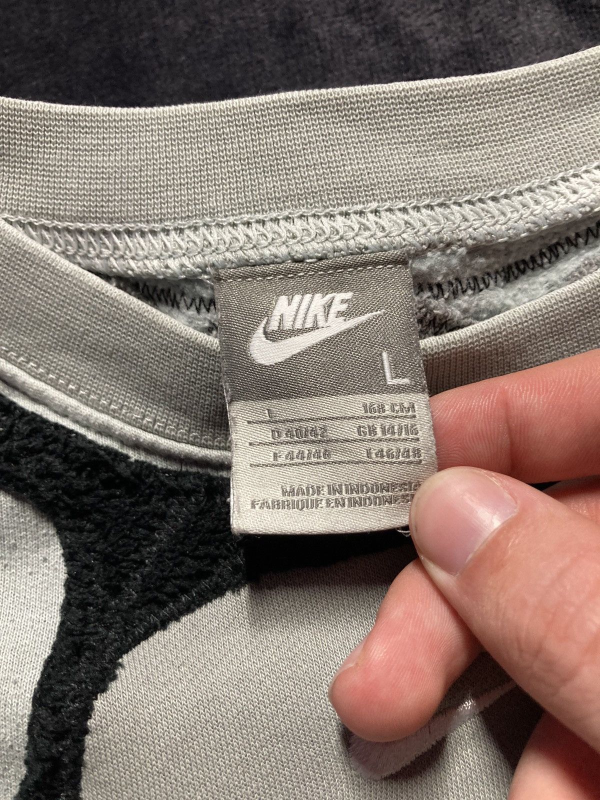 Nike × Vintage ⛩️Nike sweatshirt custom vintage y2k center logo spider web Size US L / EU 52-54 / 3 - 6 Thumbnail