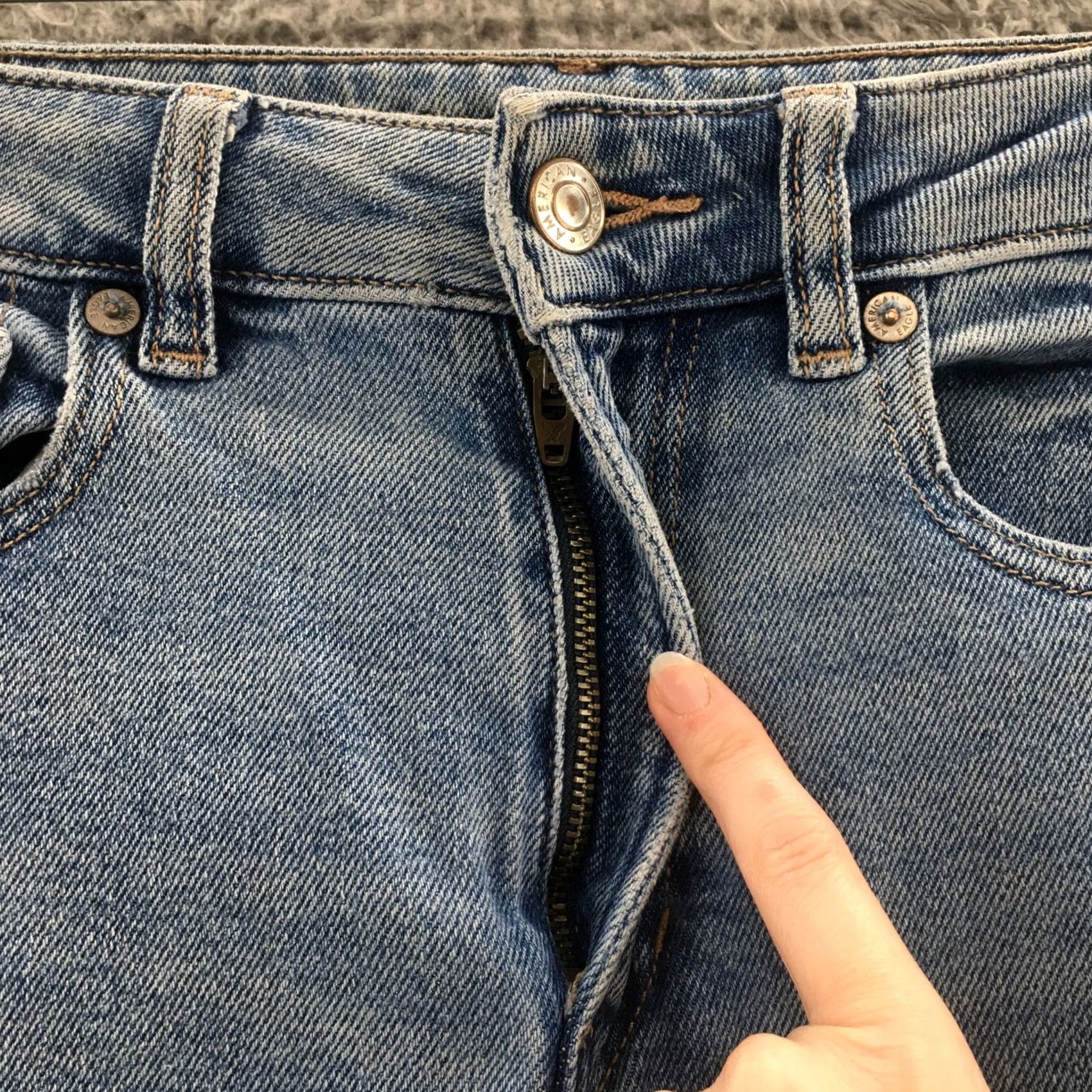 American Eagle Outfitters American Eagle Outfitters Jeans Capri Womens 4 Short 28x25 Blue Denim Zip Stretch Capri Jeans Womens 4 Short Blue Denim Zip Size 27" / US 4 / IT 40 - 3 Thumbnail