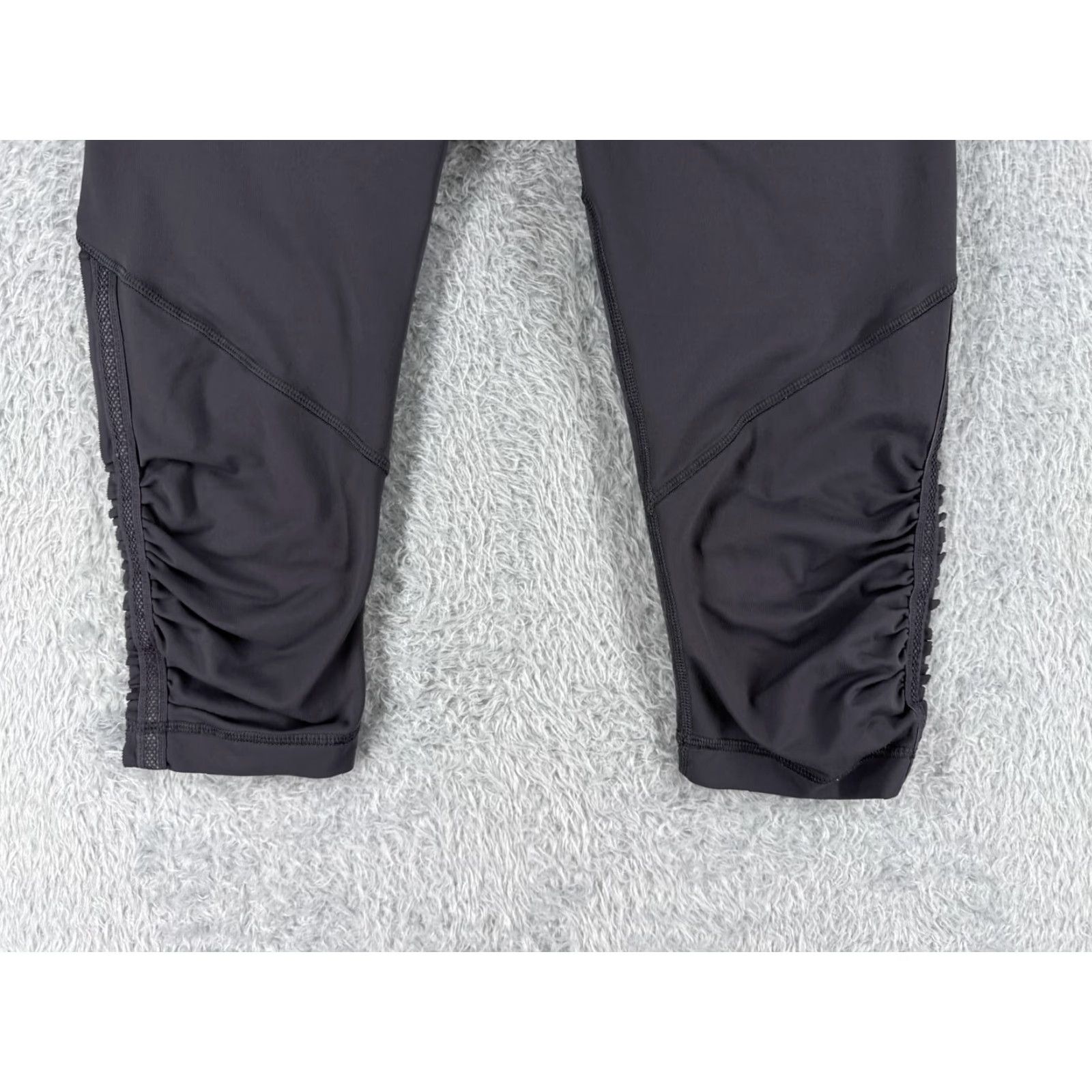 Lululemon Lululemon Pants Womens 8 Gray Cropped Leg Pockets Ruched Hem ZIP Rear Run Activewear Size 30" / US 8 / IT 44 - 2 Thumbnail