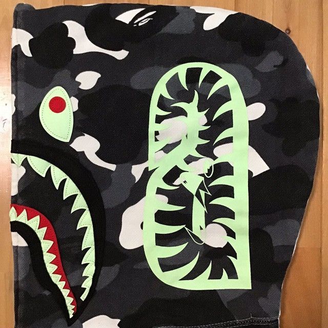 Bape Glow in the dark BAPE City camo shark full zip hoodie APE Size US L / EU 52-54 / 3 - 6 Thumbnail