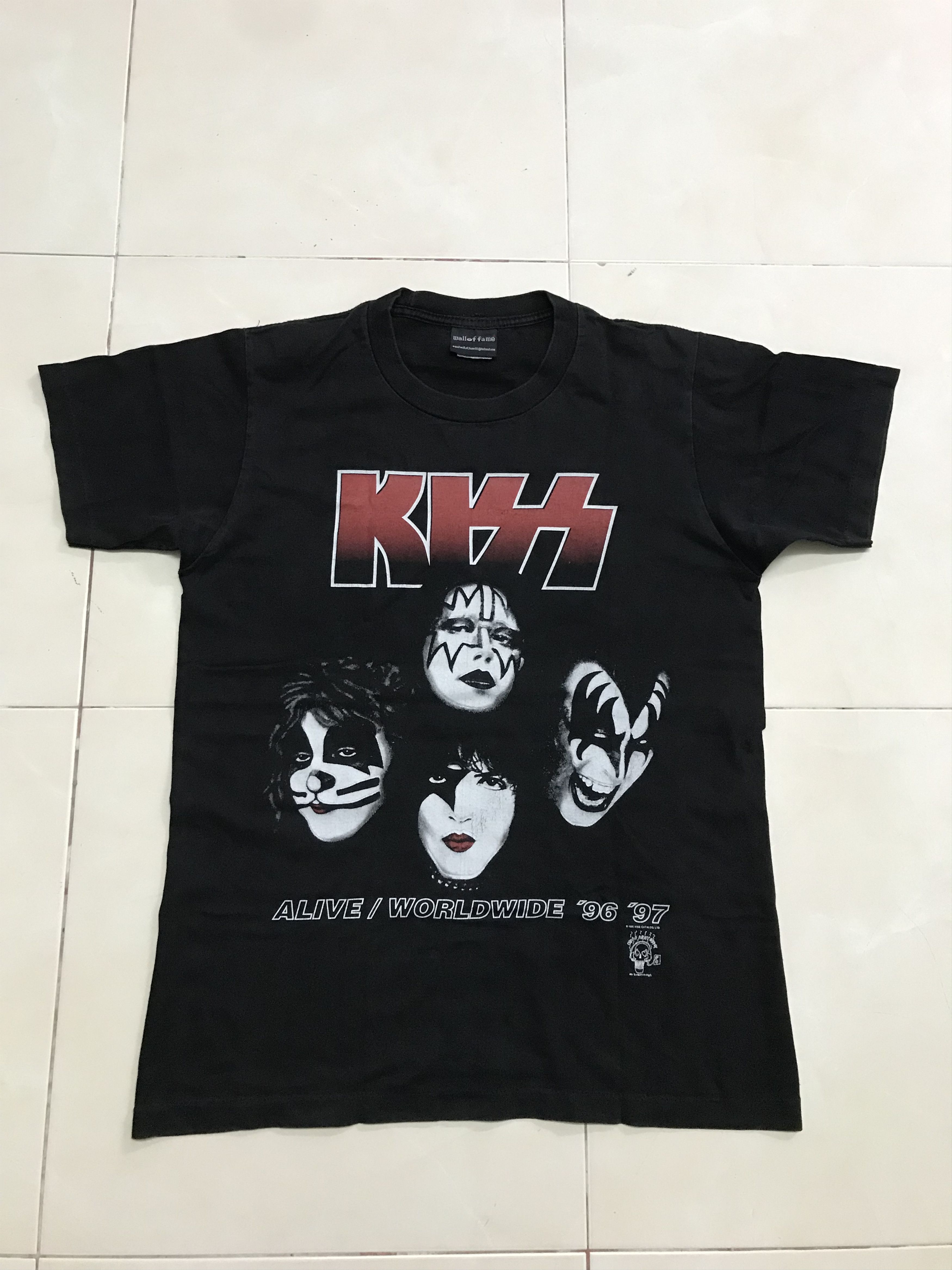 Band Tees KISS ALIVE WORLDWIDE 96/97 CONCERT TOUR BAND T-SHIRT Size US M / EU 48-50 / 2 - 2 Thumbnail