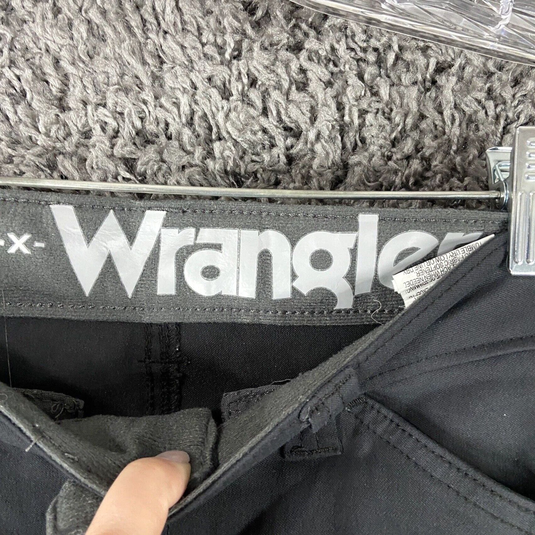 Wrangler Wrangler Outdoor Chino Shorts Adult Men's 30 Gray Size US 30 / EU 46 - 4 Thumbnail