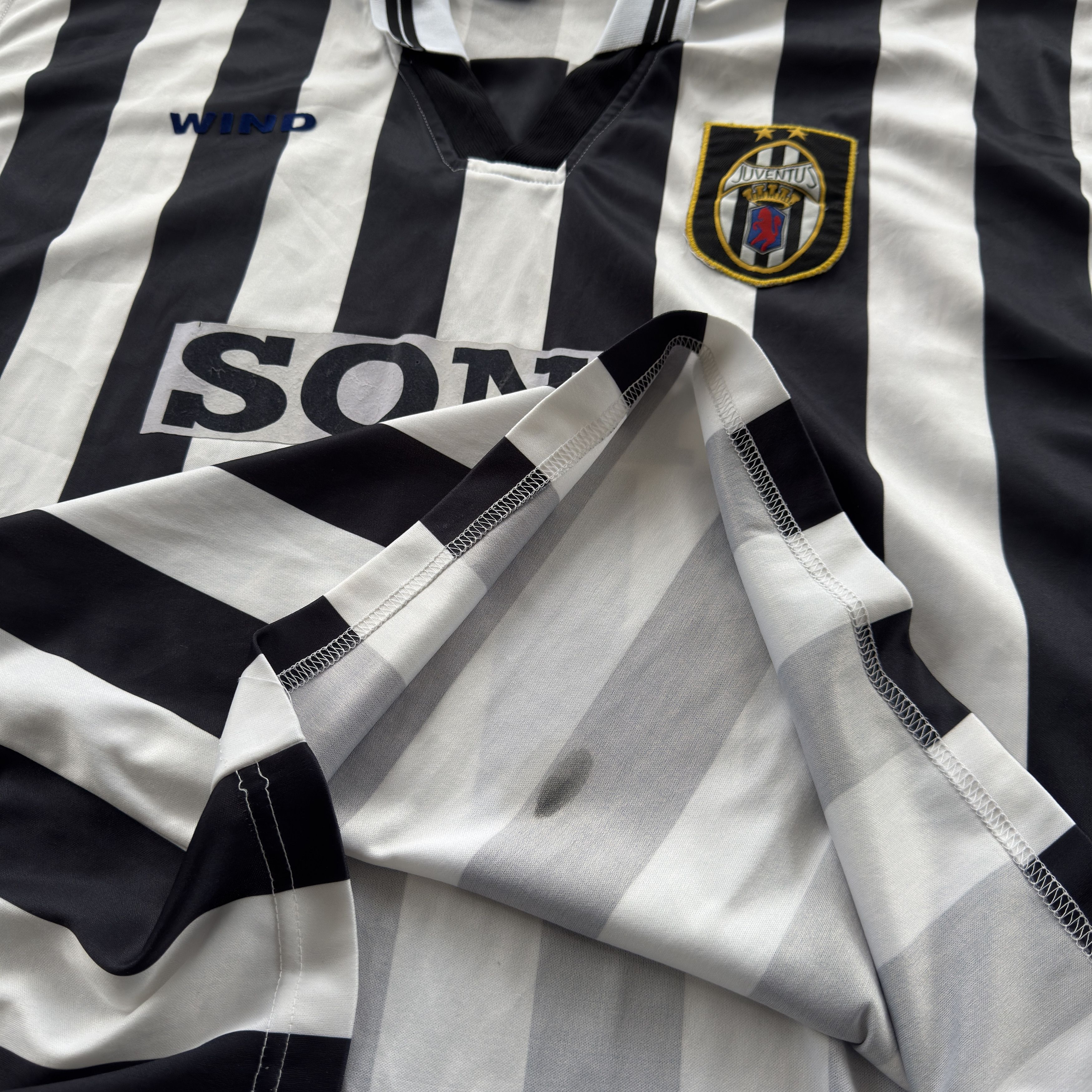 Vintage Vintage 90s Juventus Sony Football Jersey Tee Size US L / EU 52-54 / 3 - 6 Thumbnail