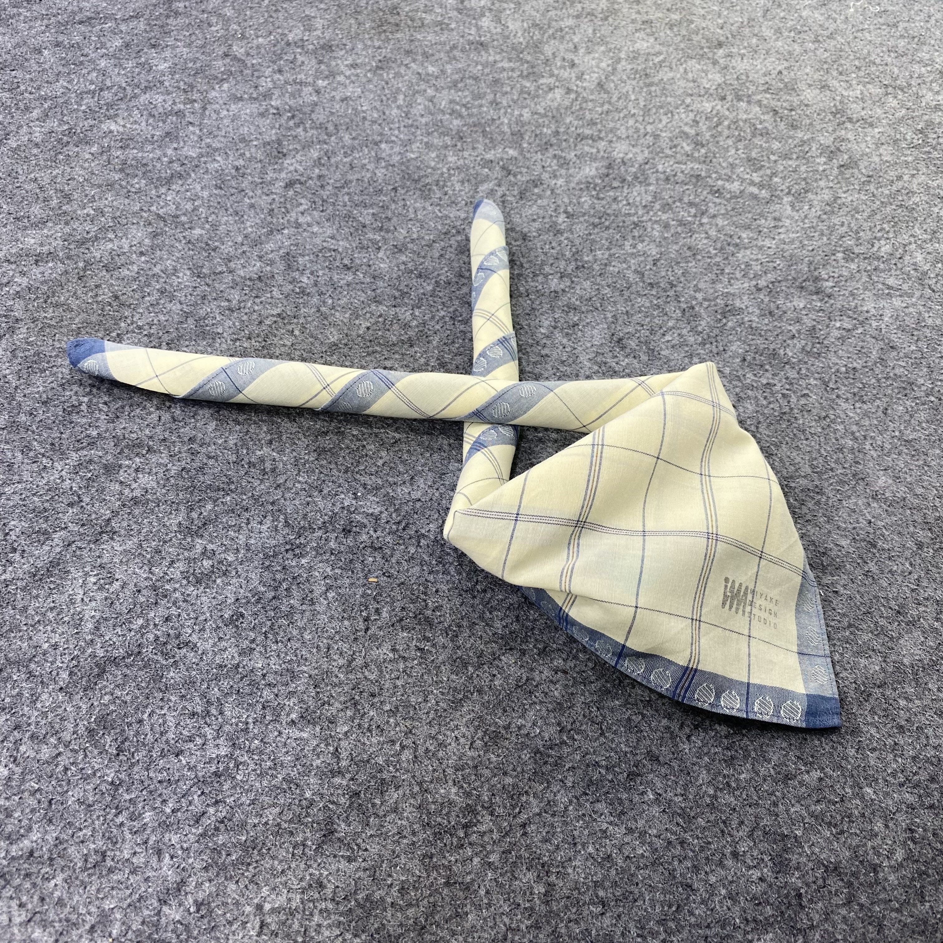 Issey Miyake Issey Miyake Handkerchief / Bandana / Neckerchief-B2169 Size ONE SIZE - 1 Thumbnail