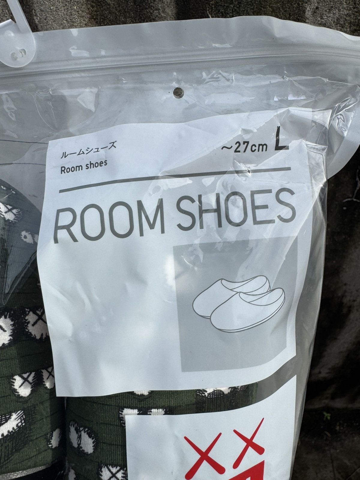 Kaws × Uniqlo Uniqlo X Kaws Room Shoes Size L Size US 10.5 / IT 40.5 - 2 Thumbnail
