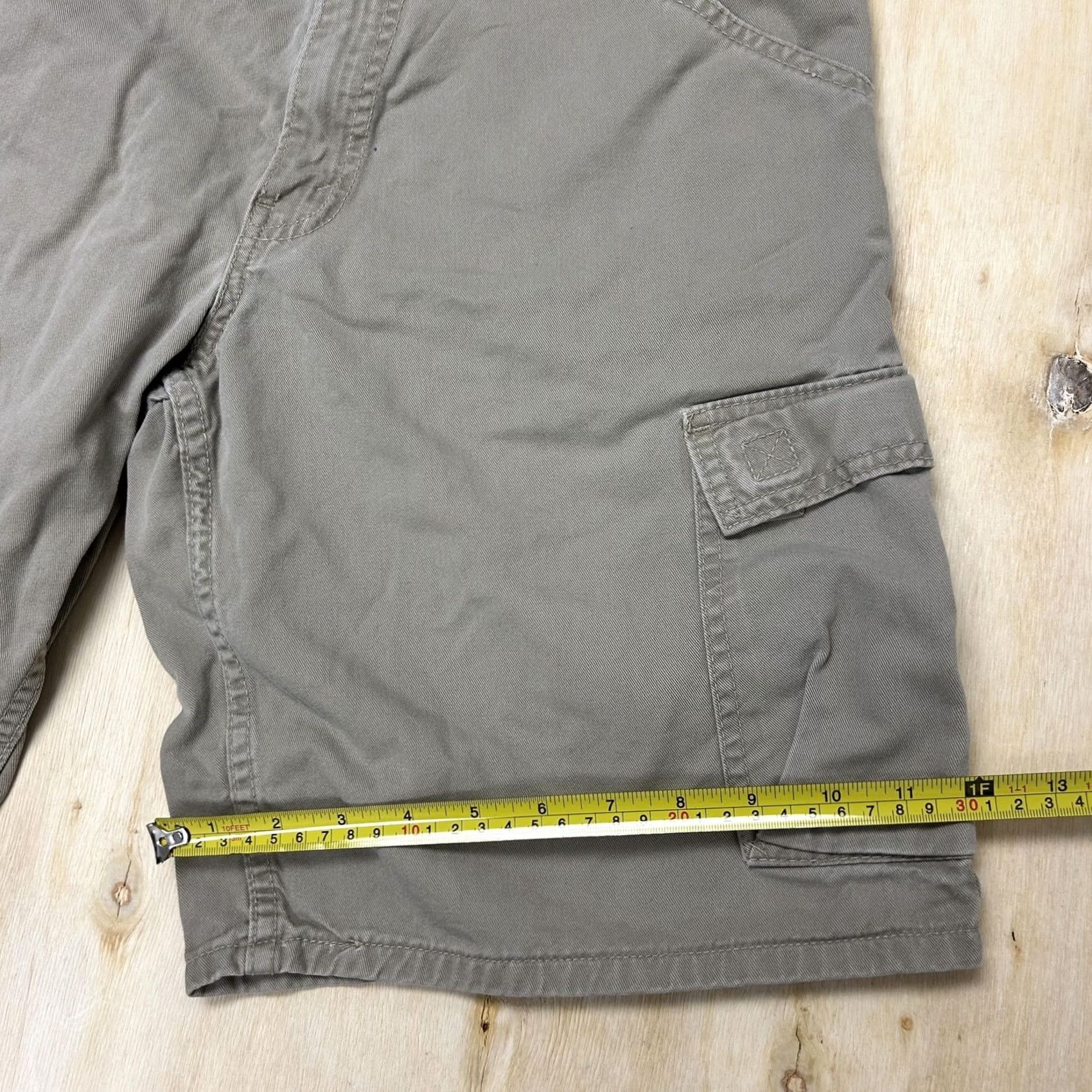 Levi's VINTAGE Levi's Cargo Shorts Mens 30 Beige Cotton Canvas Relaxed Fit 10" Inseam Size US 30 / EU 46 - 6 Thumbnail