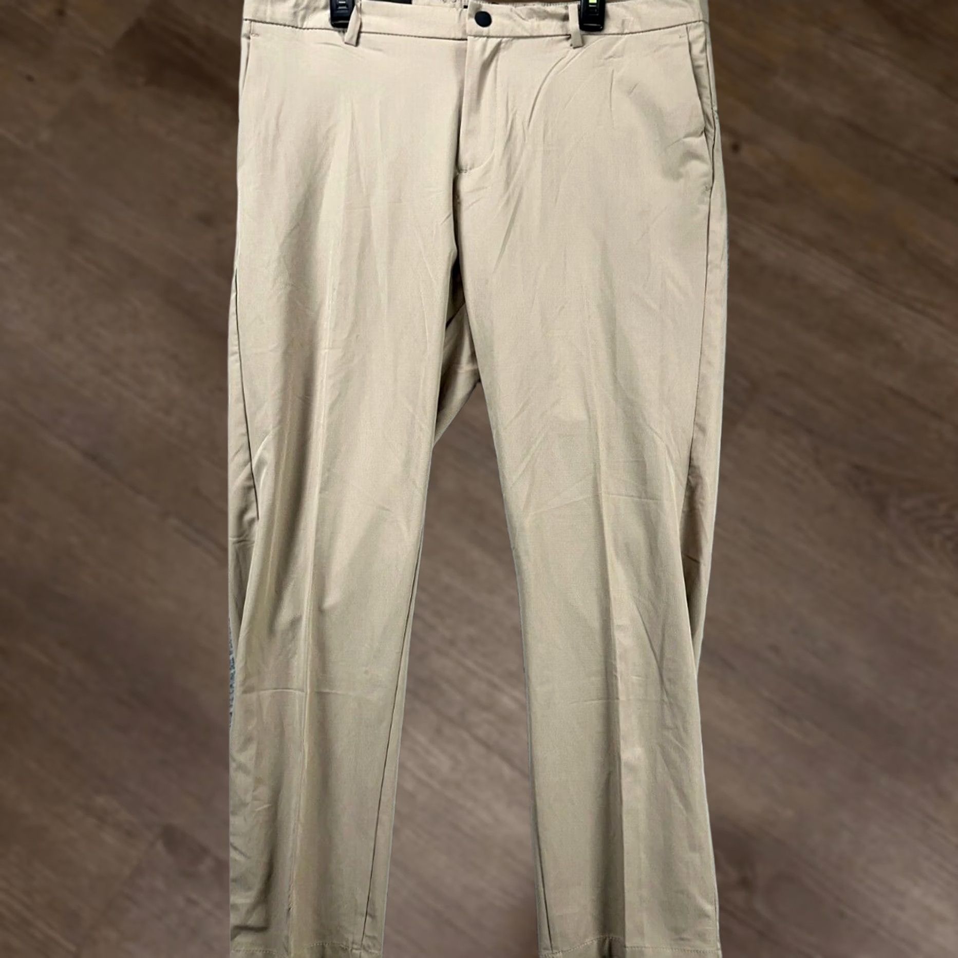 Saks Fifth Avenue Saks Fifth Avenue Tech Chino Pants Mens 38 Tan Flat Front Straight Stretch NEW Mens 38 Chino Pants Casual Preppy Buttons Flat Front Stretch Size US 38 / EU 54 - 1 Thumbnail