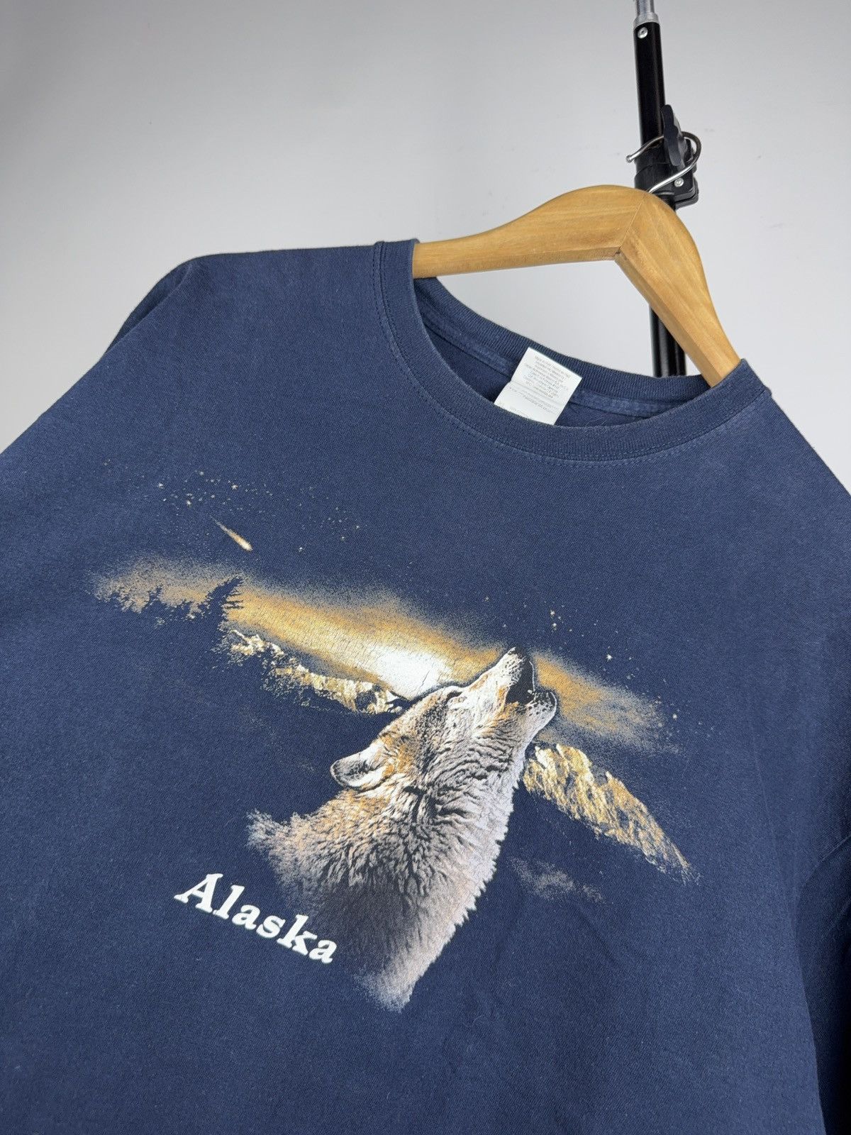 Vintage 00s Retro USA Alaska Wolf Graphic T Shirt Nature Outdoor Tee Size US XL / EU 56 / 4 - 5 Thumbnail