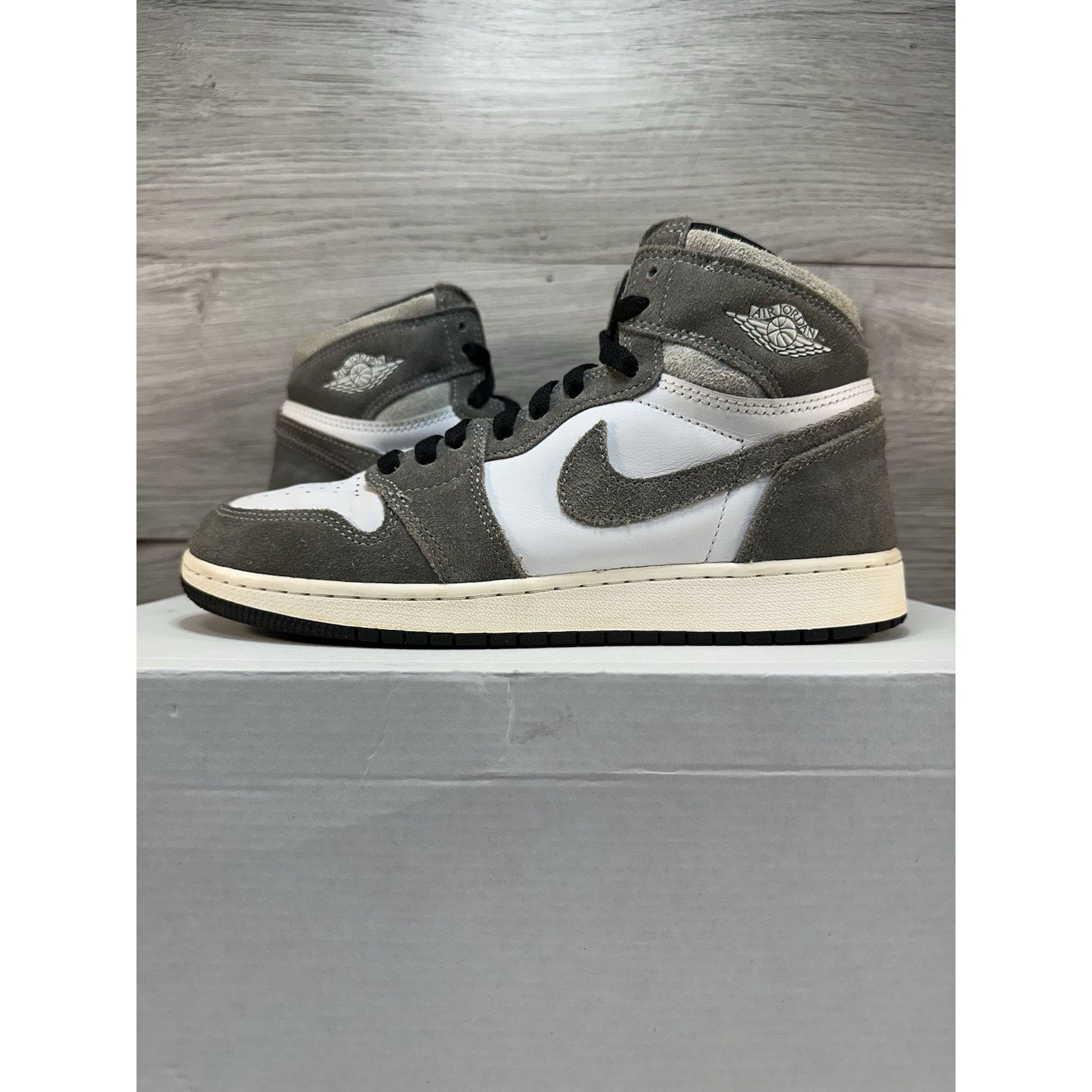Jordan Brand Jordan 1 High Retro OG Washed Black GS - Size 7y Size US 7 / EU 40 - 1 Thumbnail