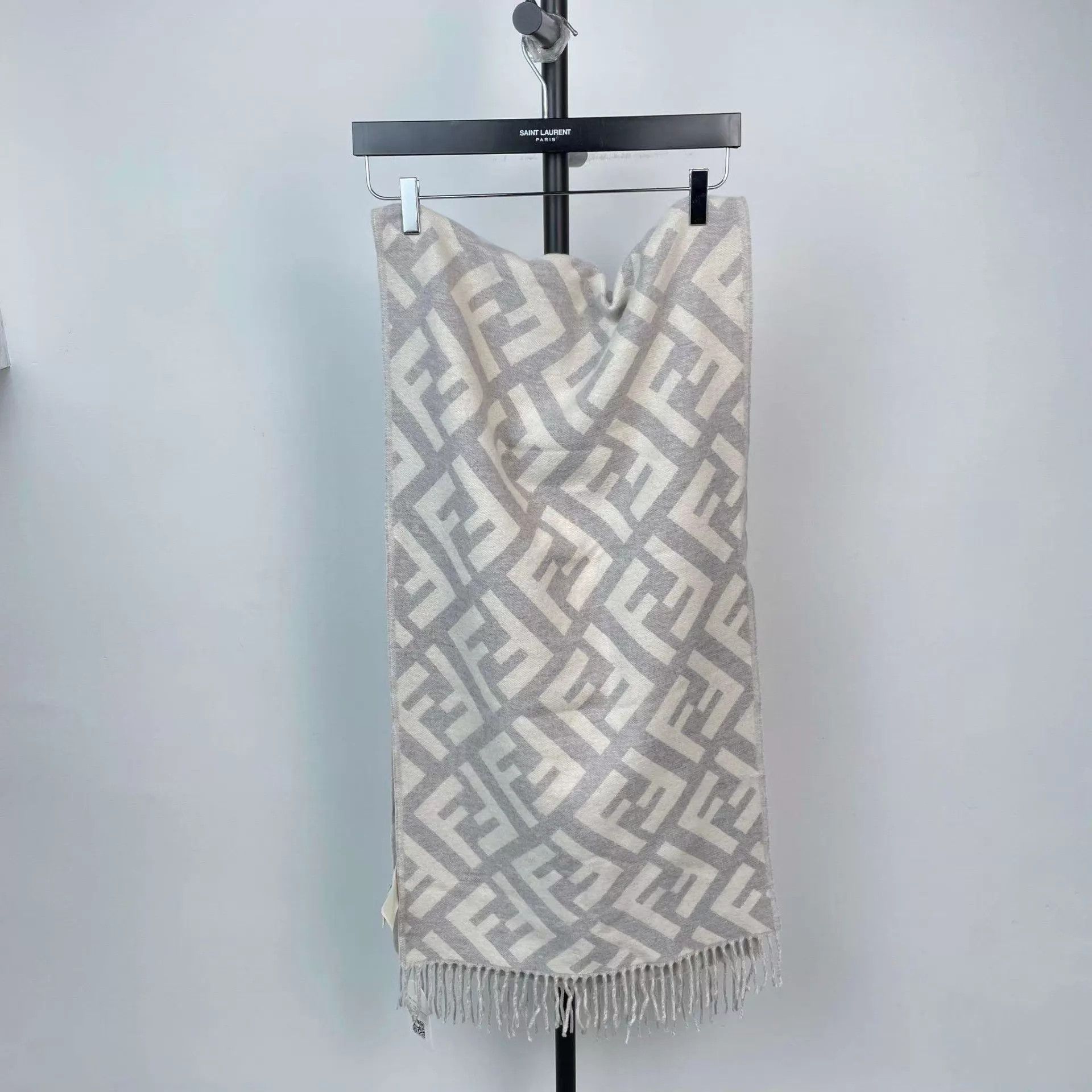 Fendi Fendi cashmere scarf 170x45cm Size ONE SIZE - 2 Thumbnail