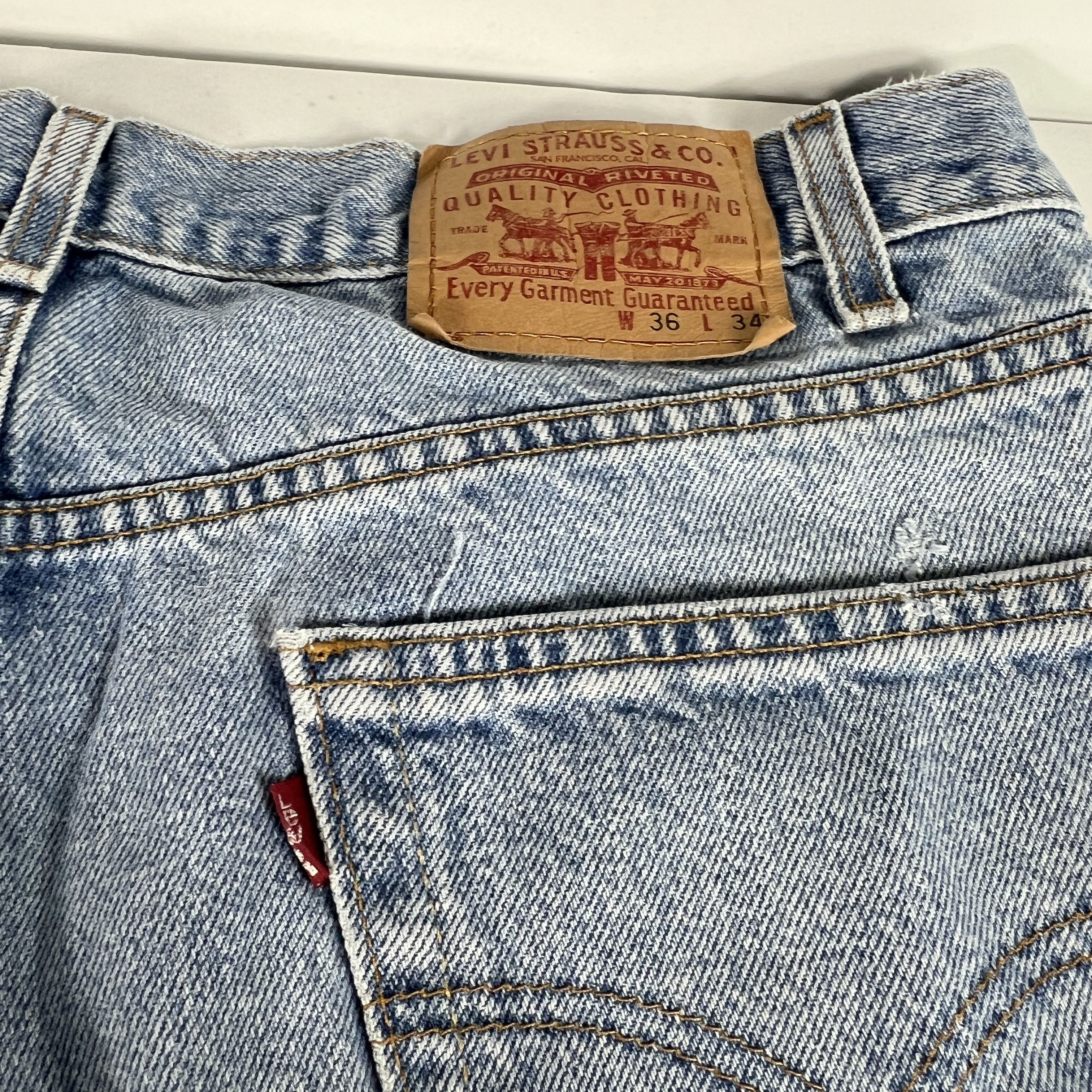 Levi's × Vintage Y2K Levi's Jeans 550 Relaxed Light Blue Faded Cotton Denim Size US 35 - 14 Thumbnail