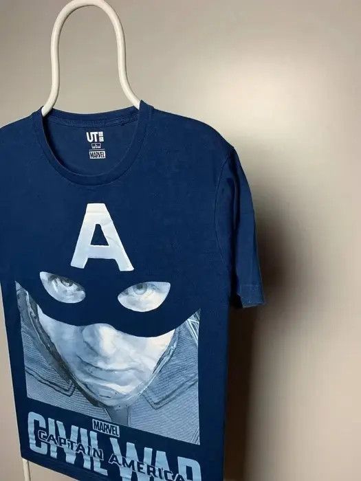 Marvel Comics Uniqlo x marvel studios T-shirts size L blue logo capitan Size US L / EU 52-54 / 3 - 3 Thumbnail