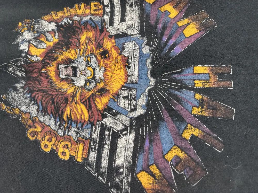 Band Tees Vintage Y2K Van Halen Graphic T-shirt Men Adult Size S / US 4 / IT 40 - 7 Thumbnail