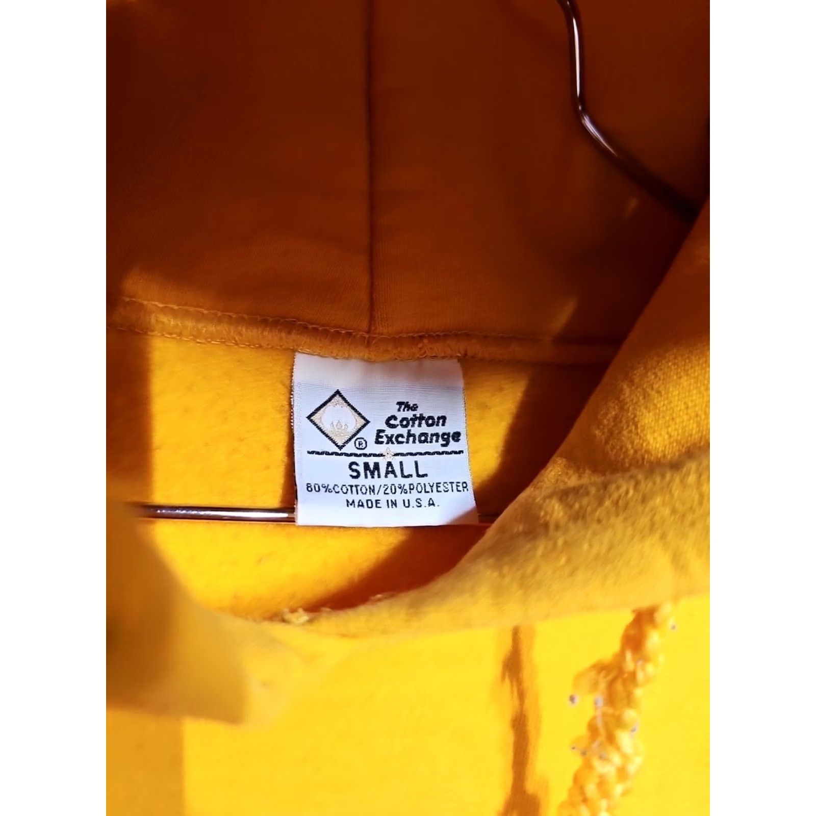 Vintage VINTAGE University Of Washington Hoodie Mens Small Yellow Logo Pullover Distressed Chest 20.5 Length 25.5 Size US S / EU 44-46 / 1 - 3 Thumbnail