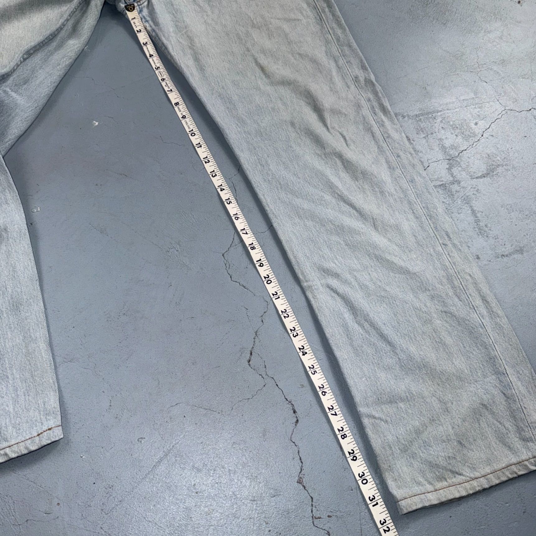 Levi's VINTAGE Levi's 501 Jeans Blue Light Wash 36x36 XX Straight Leg 90s USA Men Carth Size US 36 / EU 52 - 6 Thumbnail