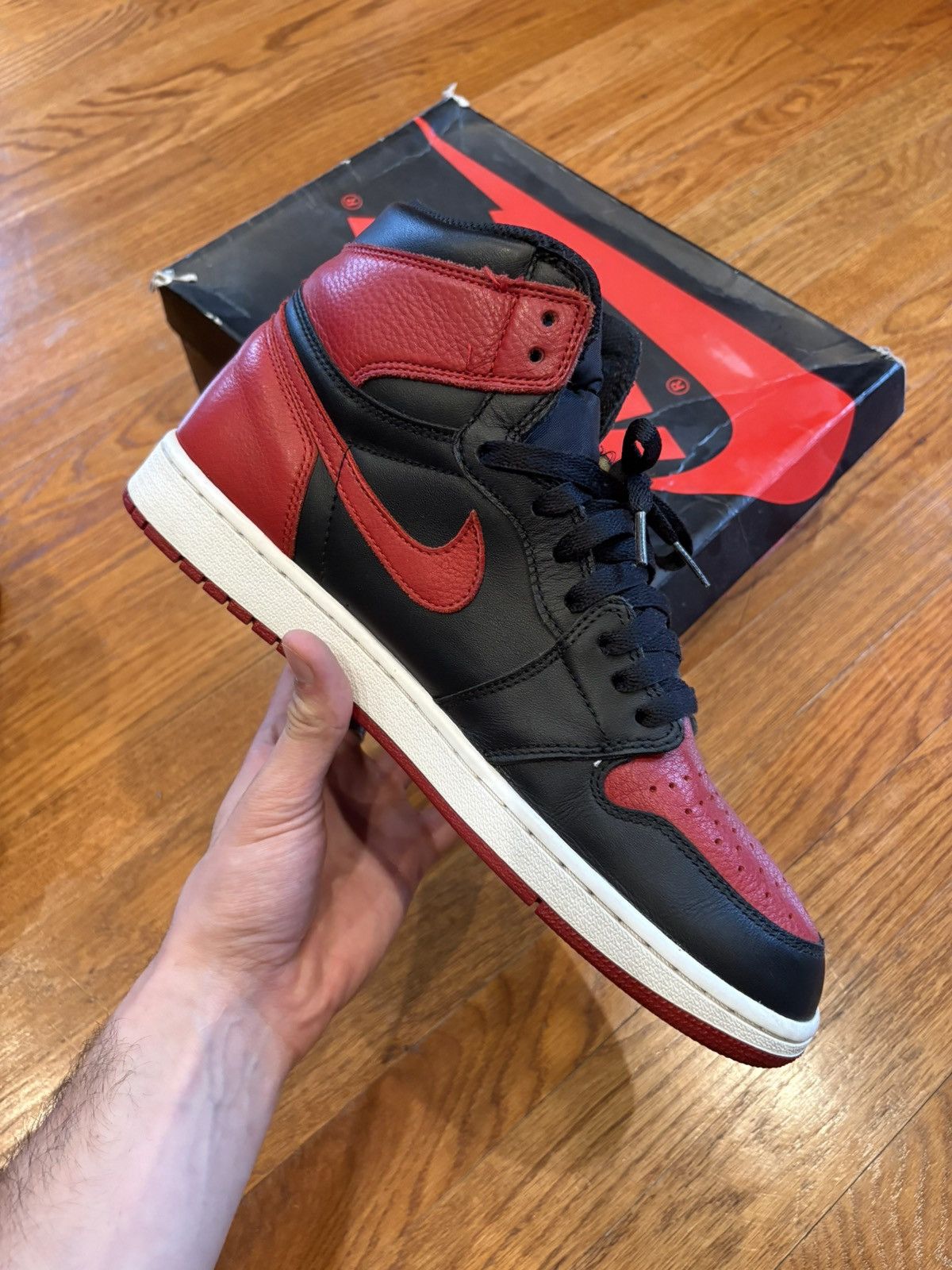 Nike Jordan 1 Banned/Bred 2016 Size US 12 / EU 45 - 9 Thumbnail