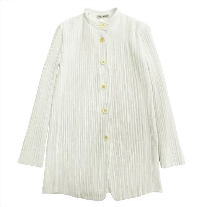 Issey Miyake Issey Miyake White pleated coat Size M / US 6-8 / IT 42-44 - 1 Thumbnail