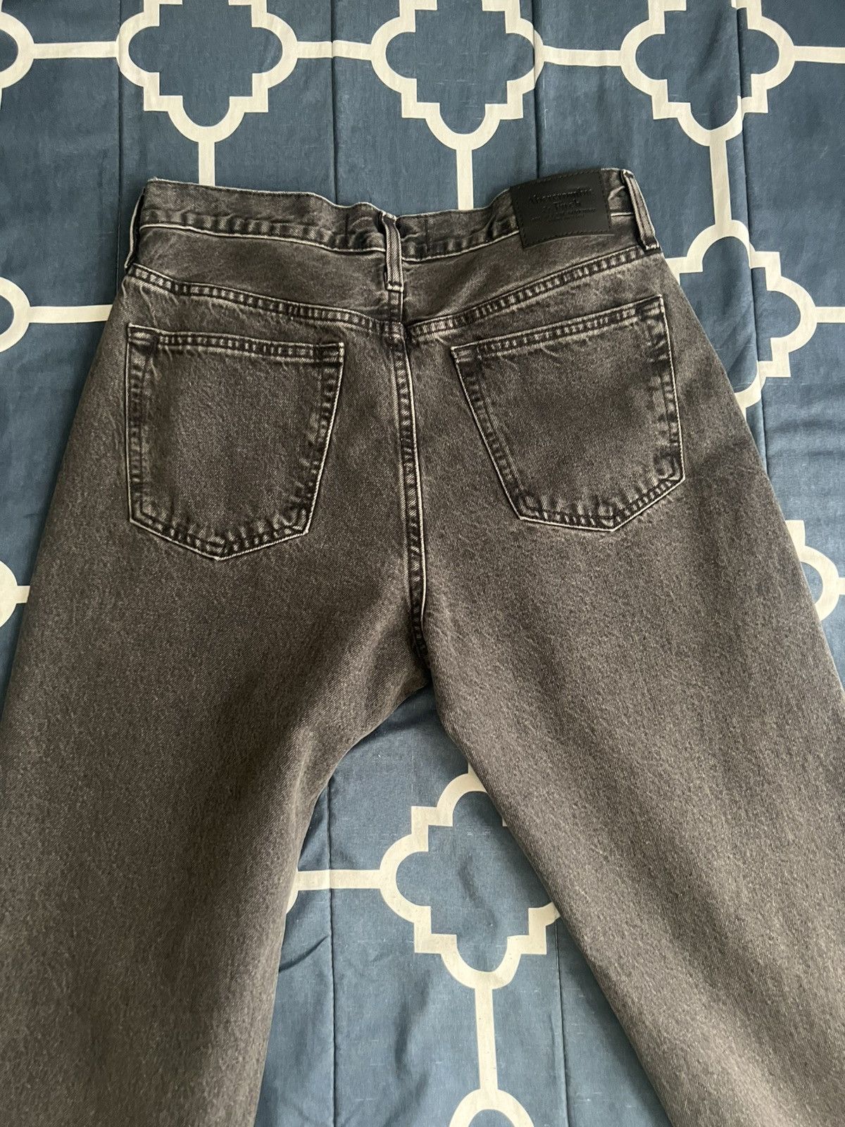 Abercrombie & Fitch Men’s loose jeans 31 x 30 Size US 31 - 4 Thumbnail