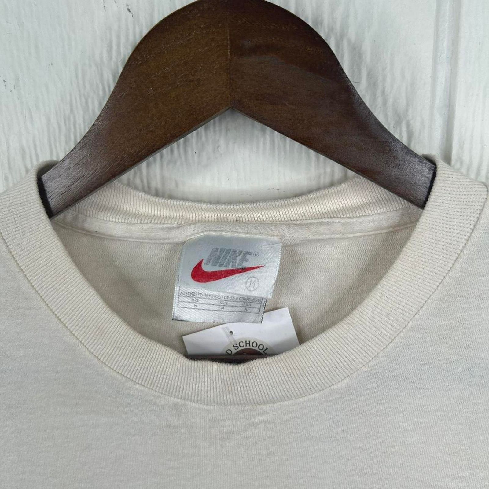 Nike Vintage 90’s Cream Nike Streetwear Graphic Tee Size Medium Size US M / EU 48-50 / 2 - 5 Thumbnail