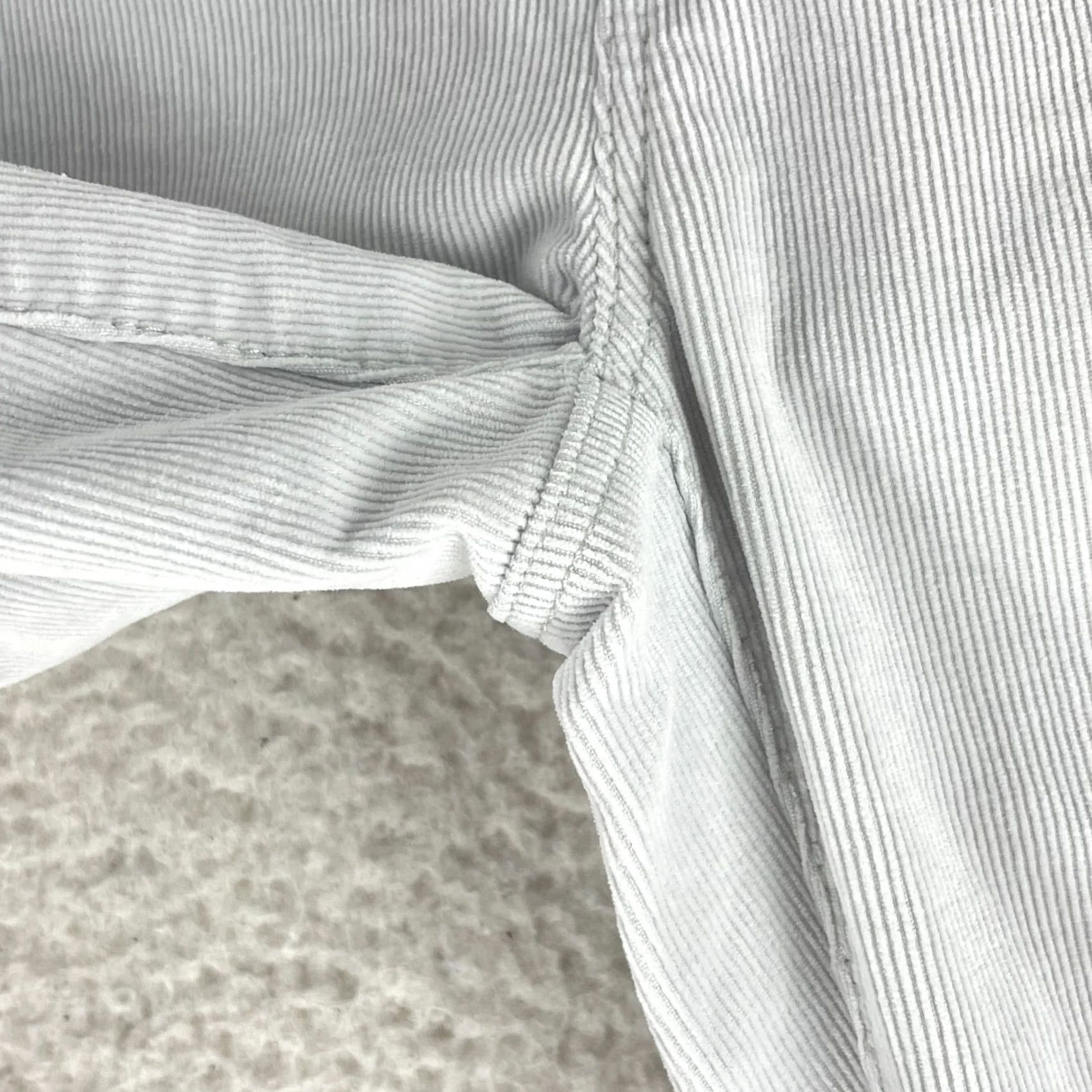 Vintage Chico's Gray Corduroy So Slimming Girlfriend Ankle Pants Womens XS Gray Corduroy Pants Slim Girlfriend Fit Ankle N/A Size 26" / US 2 / IT 38 - 6 Thumbnail
