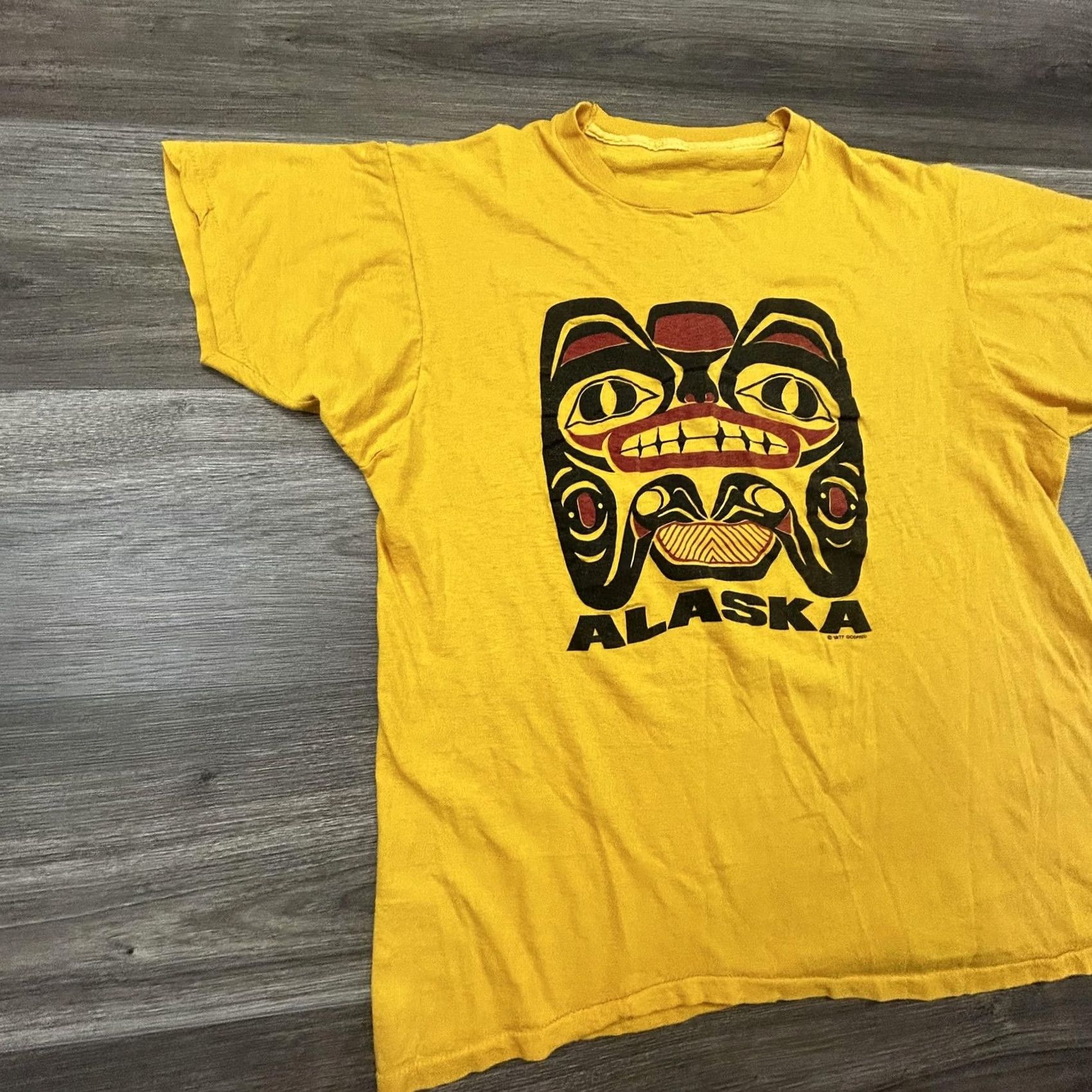 Vintage True Vintage Alaska Totem Shirt Mens Medium Yellow Single Stitch Made in USA Size US L / EU 52-54 / 3 - 3 Thumbnail