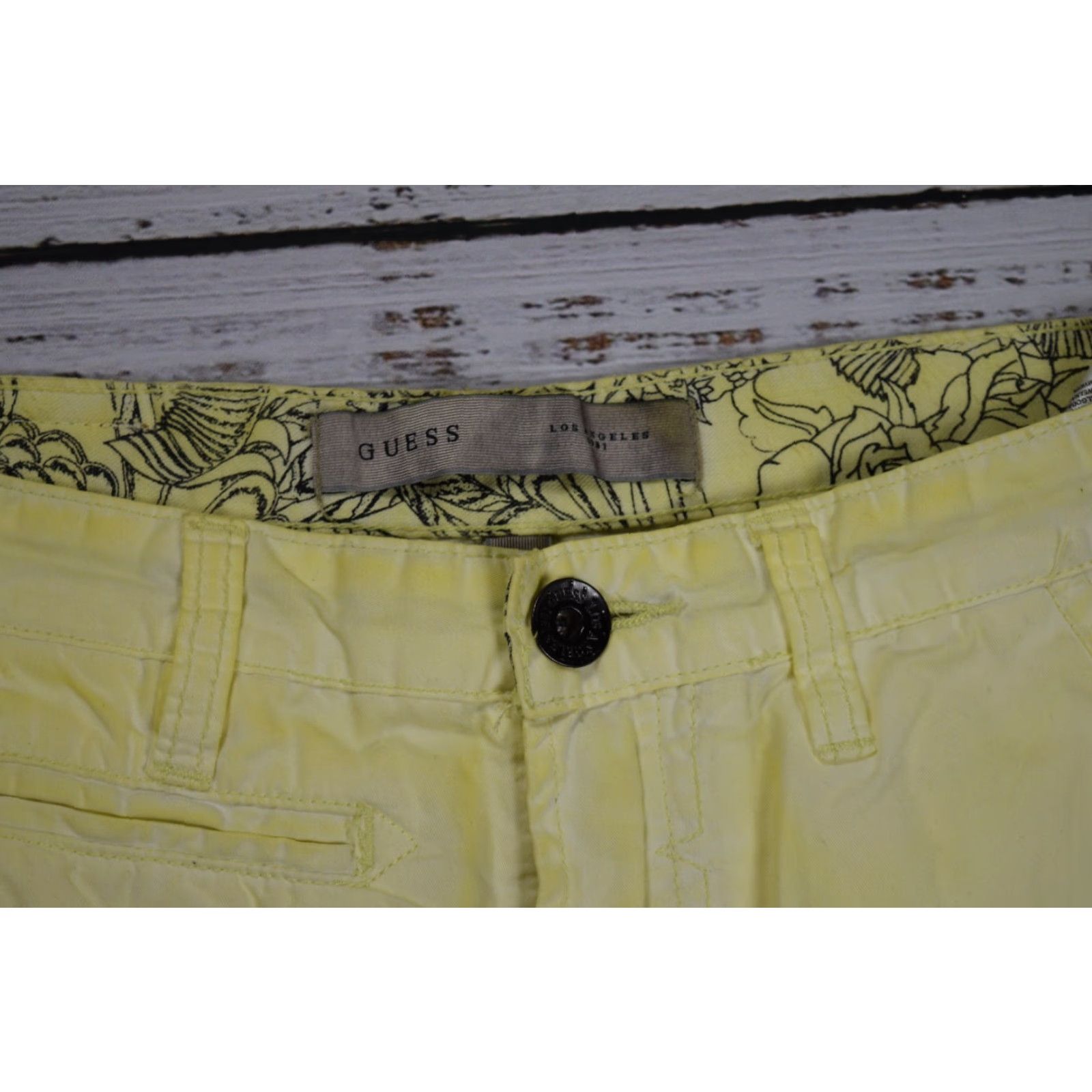 Guess VINTAGE GUESS MEN'S CHINO Shorts 31 Yellow 100% Cotton Lightweight Casual 90s Retro USA Mens Size US 31 - 2 Thumbnail