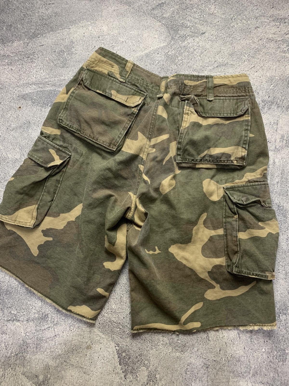 Abercrombie & Fitch 🐍 SOLD 🐍Abercrombie & Fitch - Trash Faded Cargo Camo Pants Size US 32 / EU 48 - 7 Thumbnail