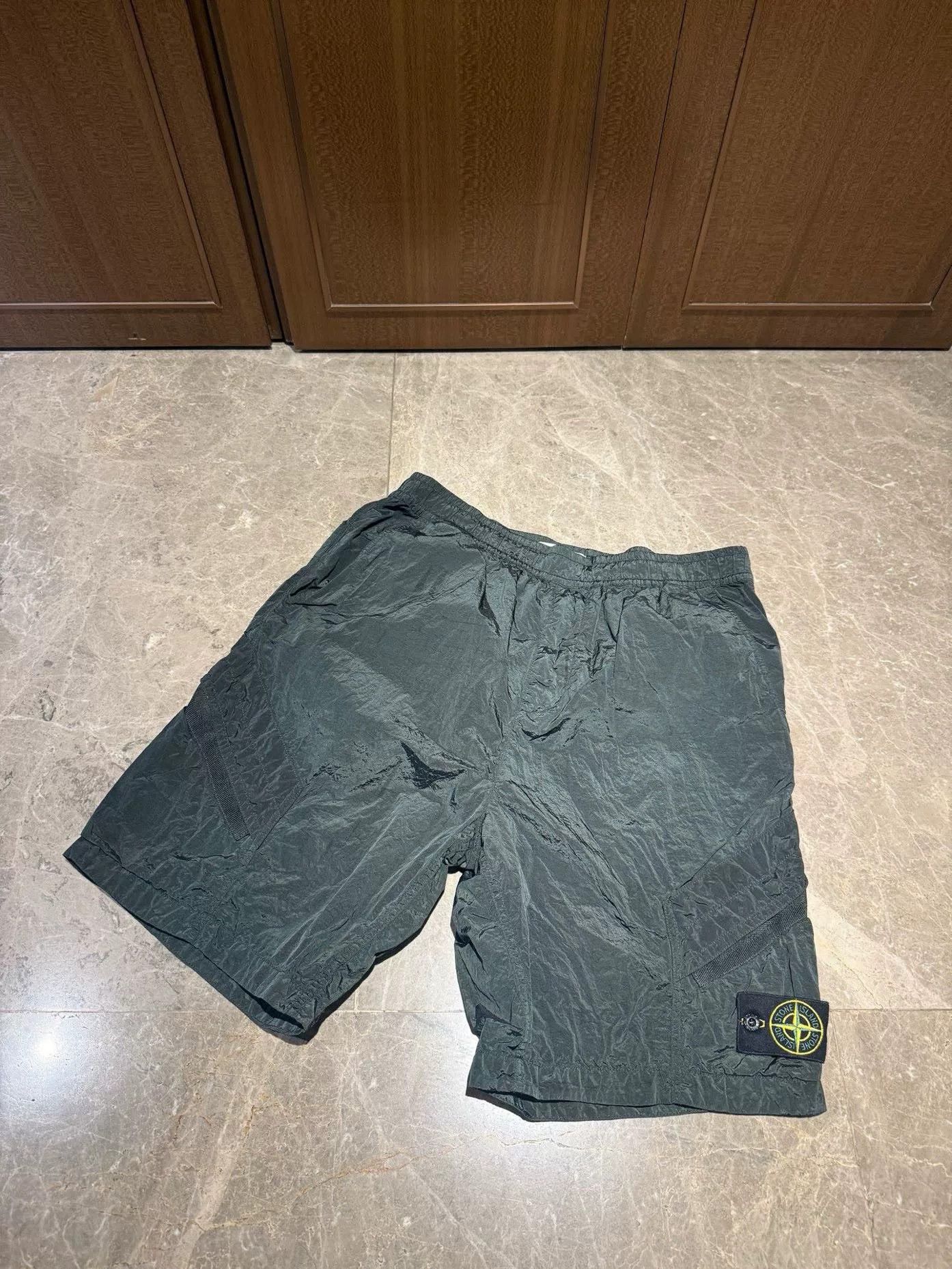 Stone Island Stone Island Nylon Green Shorts 34 Men Size US 34 / EU 50 - 1 Thumbnail