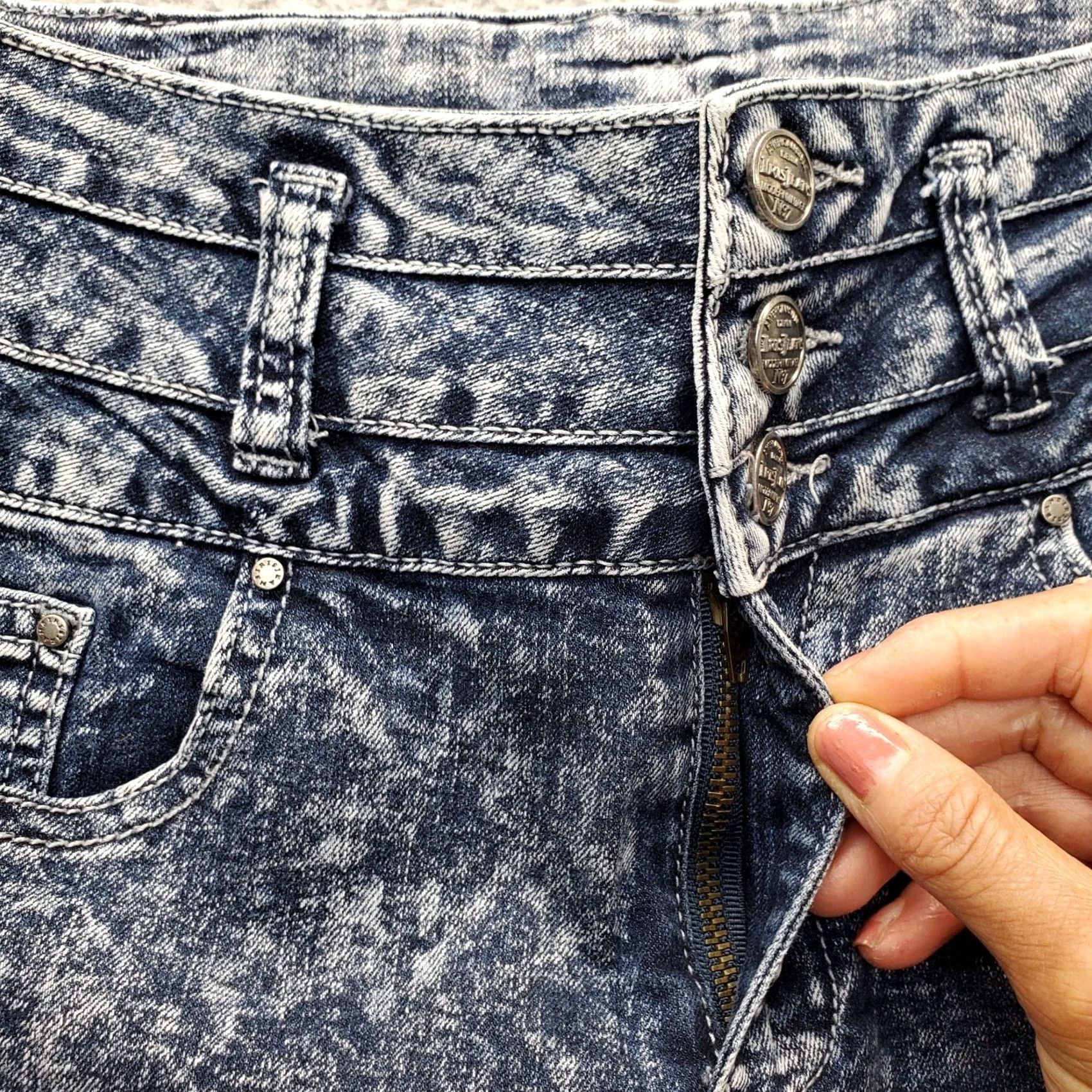 Denime IRIS Jeans Women Size 07 Multicolor Denim Acid Wash Skinny Fit Low Waist 3 Button Fly Womens Size 07 Jeans Size 28" / US 6 / IT 42 - 6 Thumbnail
