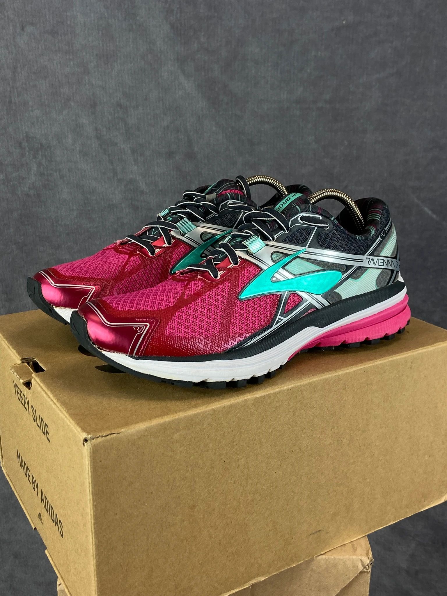 Other Brooks Ravenna Red Running Shoes EU 38.5 Size US 5.5 / EU 38 - 1 Thumbnail