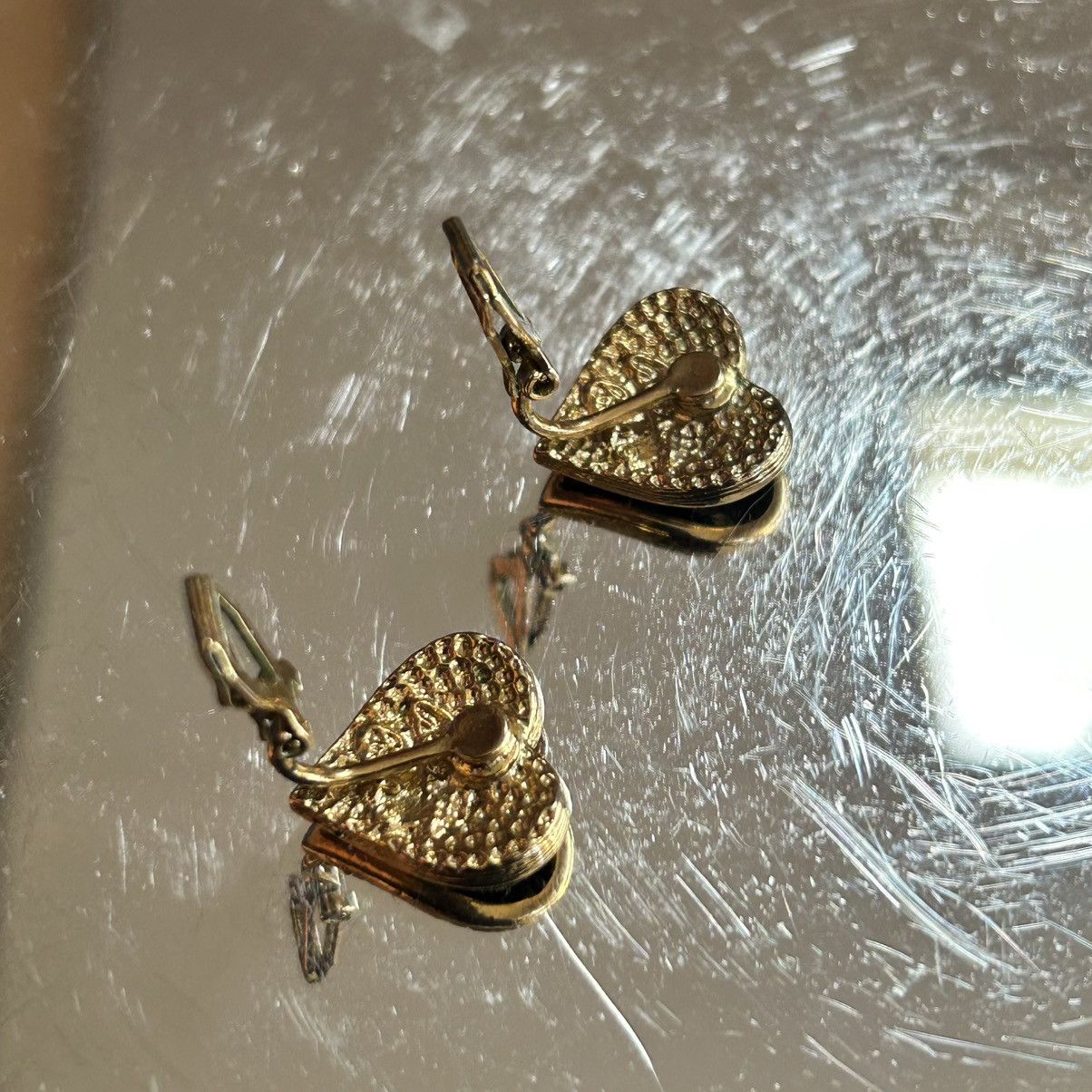 Vintage Vintage fleur de lis crest enamel clip on earrings Size ONE SIZE - 4 Thumbnail