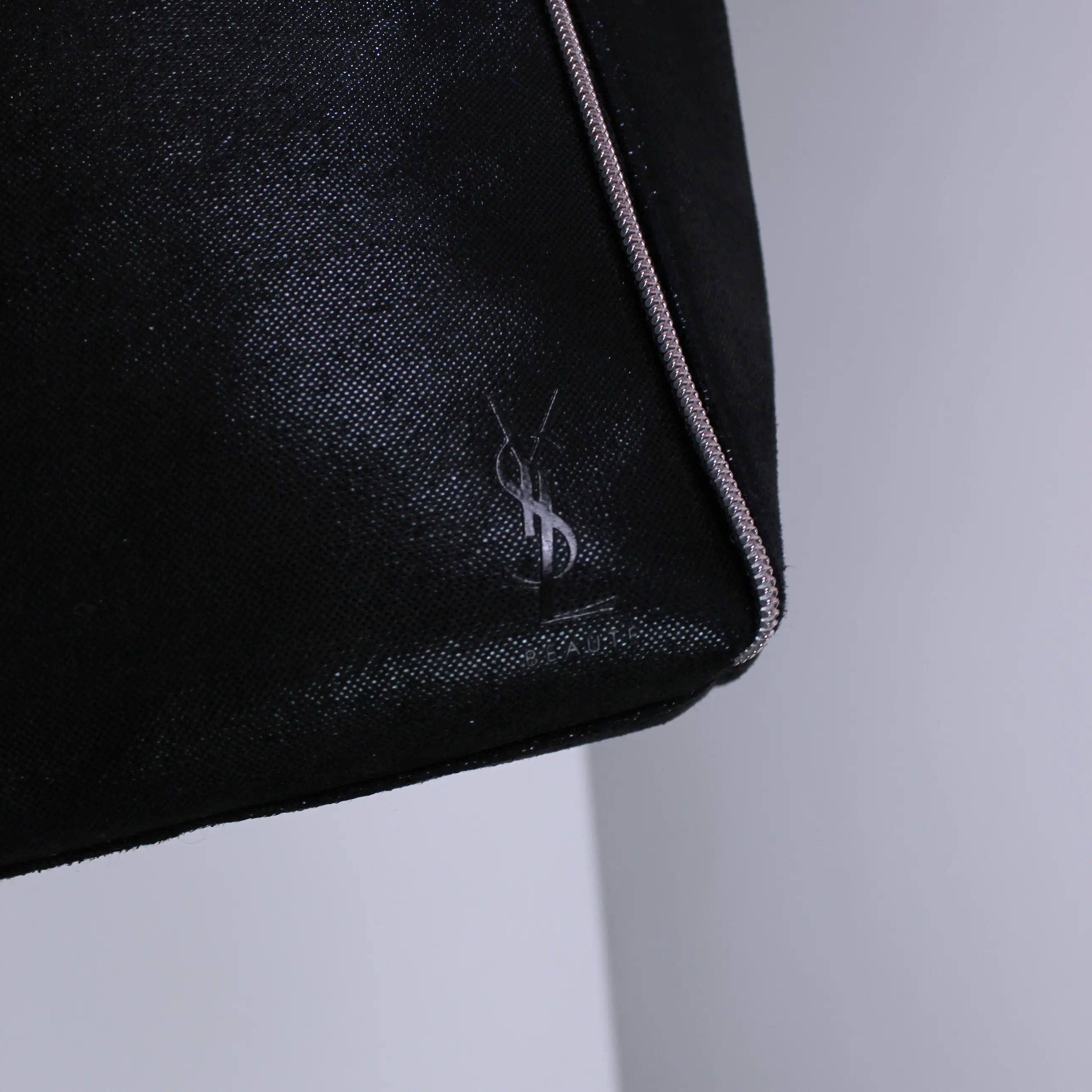 Yves Saint Laurent Yves Saint Laurent YSL beauty small cosmetic clothes bag Size ONE SIZE - 2 Thumbnail
