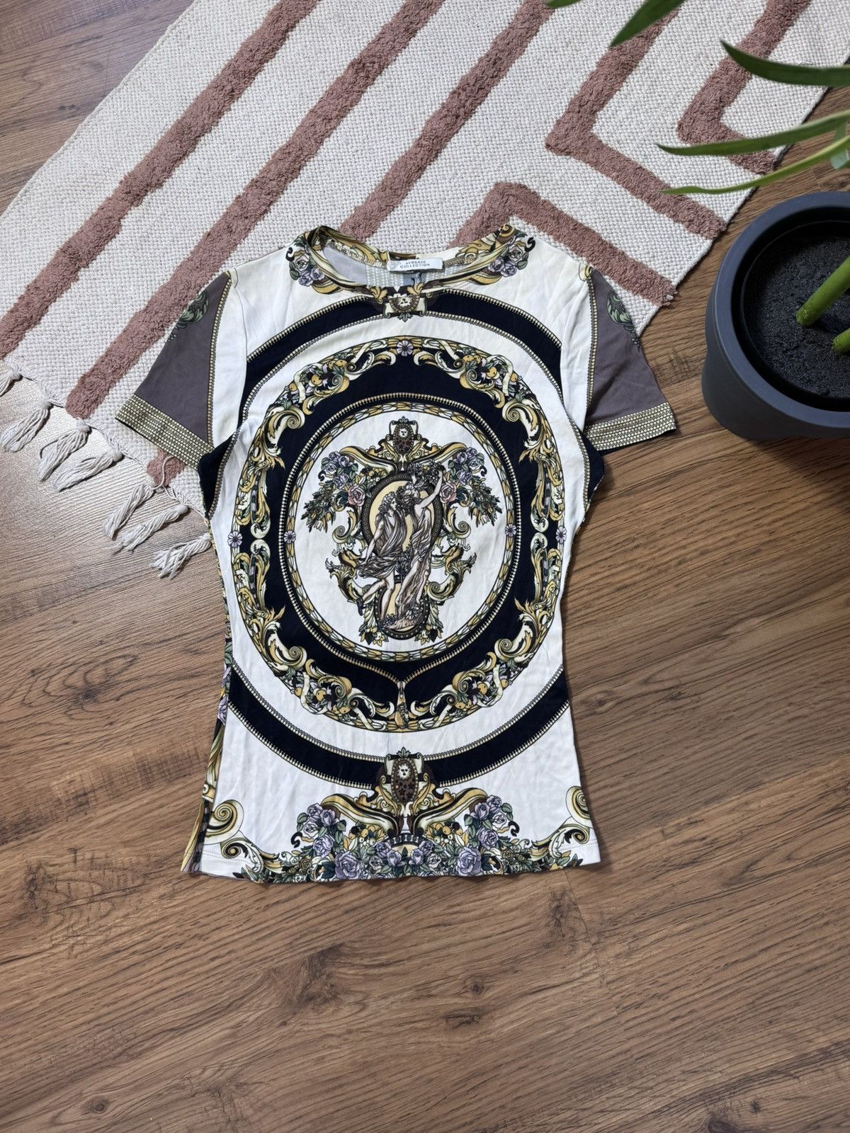 Versace VINTAGE VERSACE FULL PRINTED 2000s TEE SHIRT Size S / US 4 / IT 40 - 5 Thumbnail